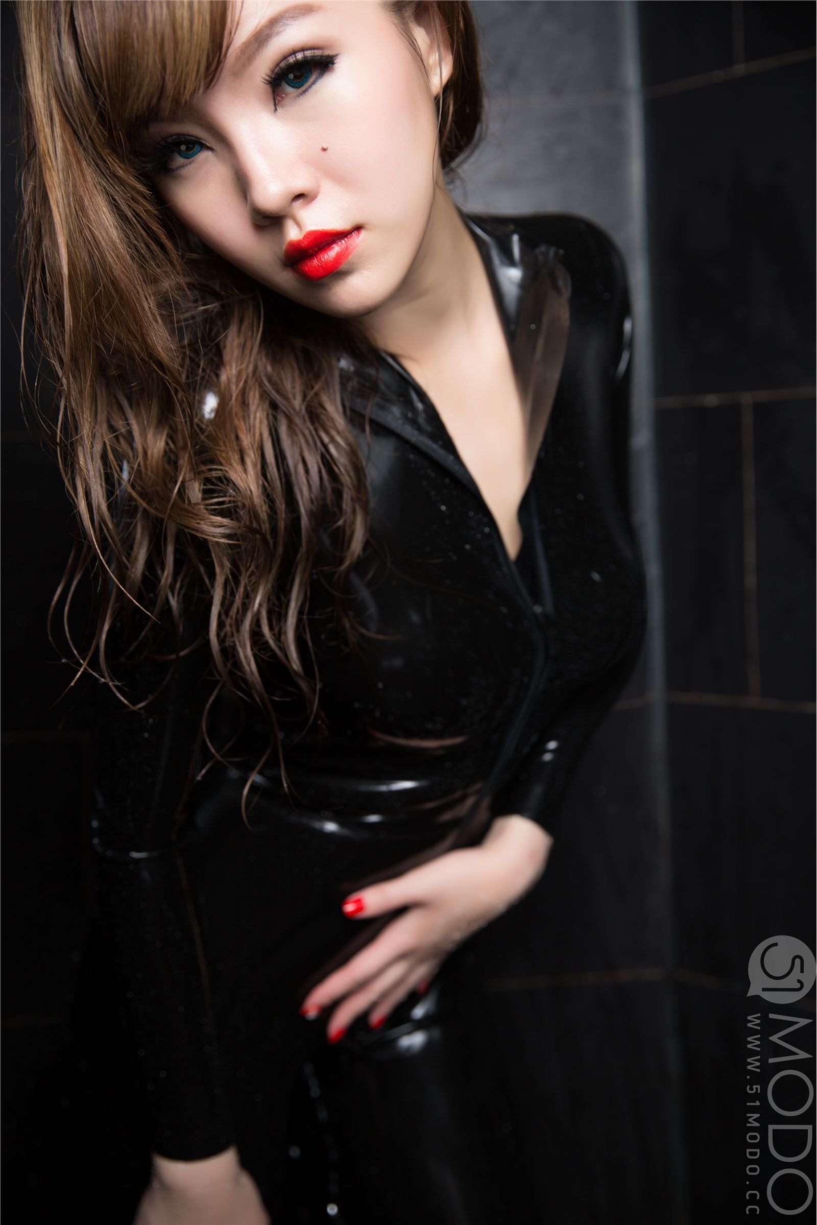 [51MODO杂志] 2014.11.12 vol.001 紧身胶衣凸显美感