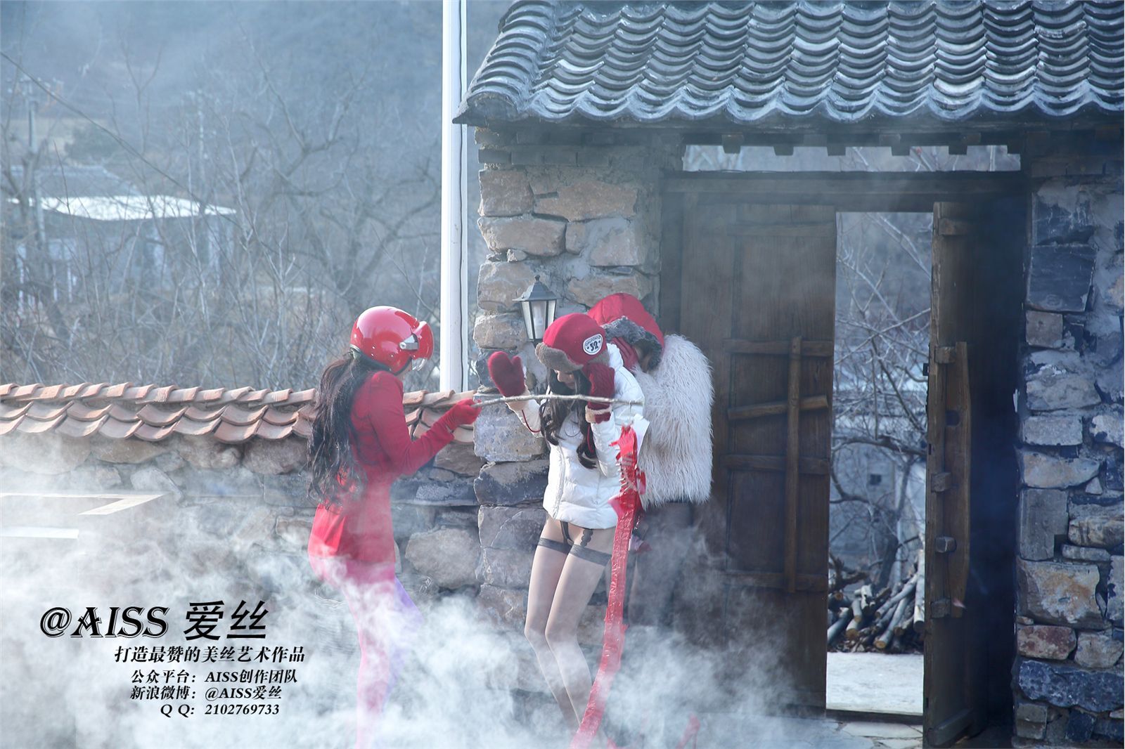 [AISS爱丝]丝袜美腿外拍 2015新春特辑