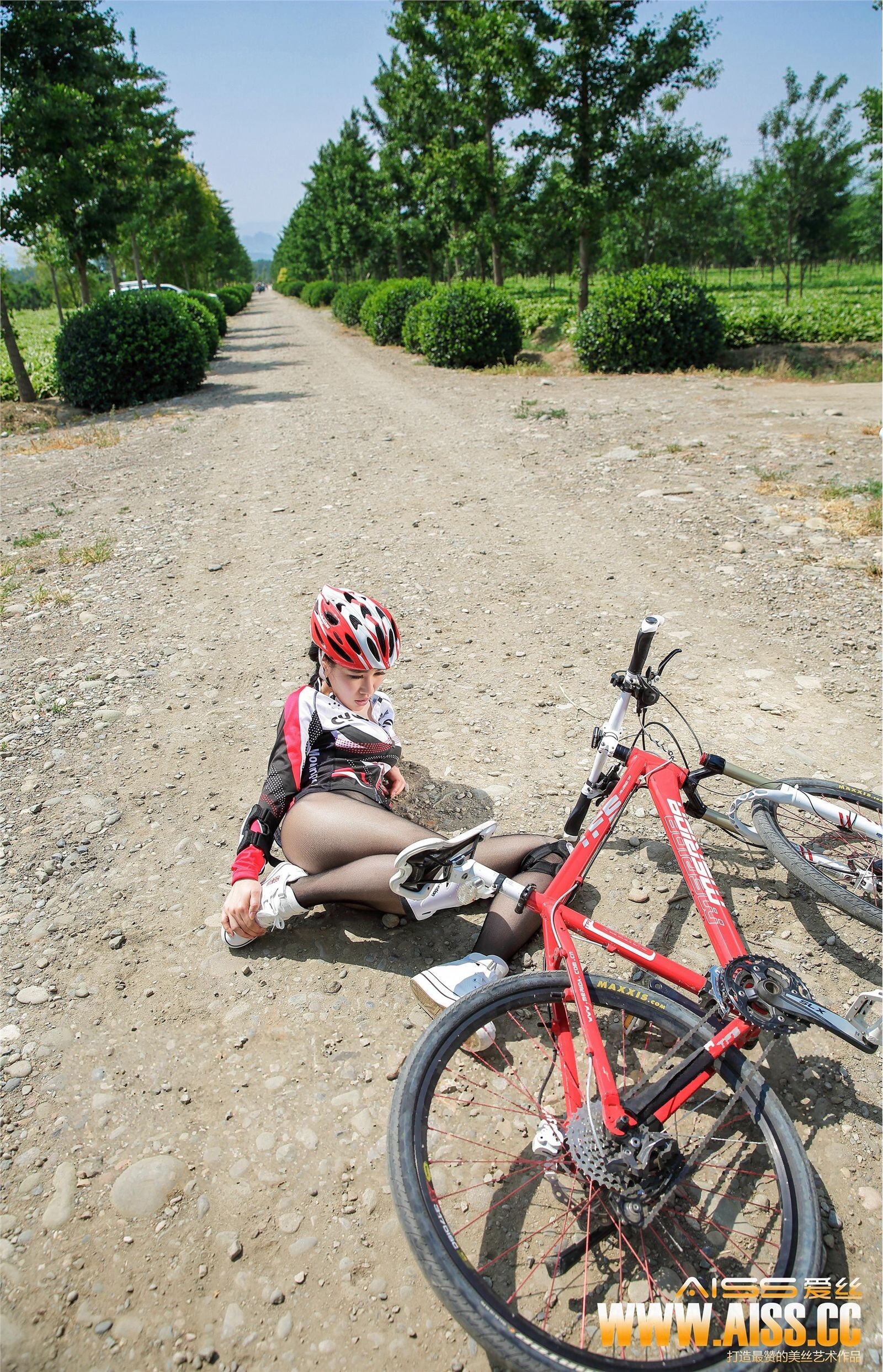 [AISS爱丝] 2015.07.25 《麦田骑行者》