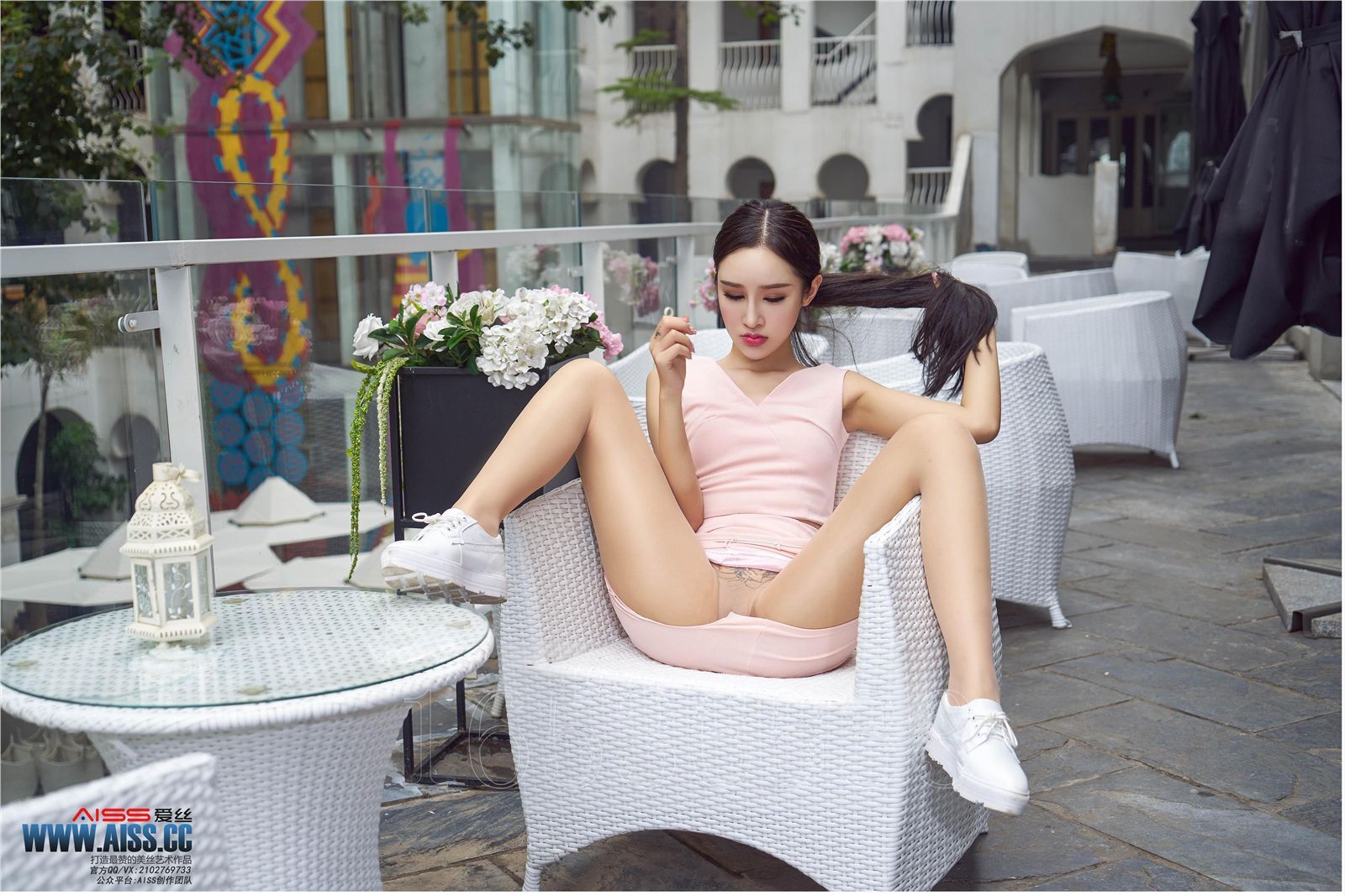 [AISS爱丝]丝袜美腿外拍 4108 欣杨 街角美人