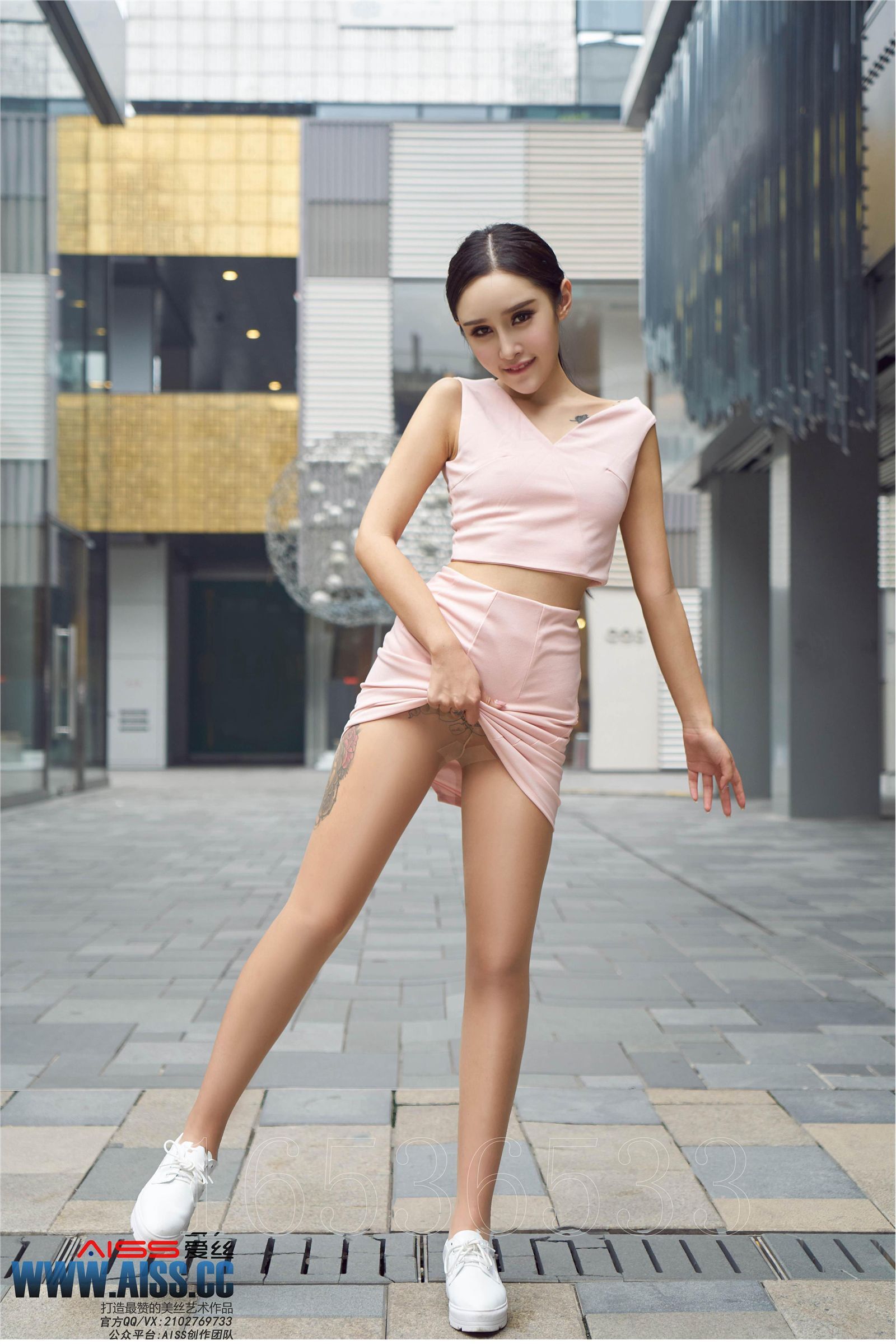 [AISS爱丝]丝袜美腿外拍 4108 欣杨 街角美人