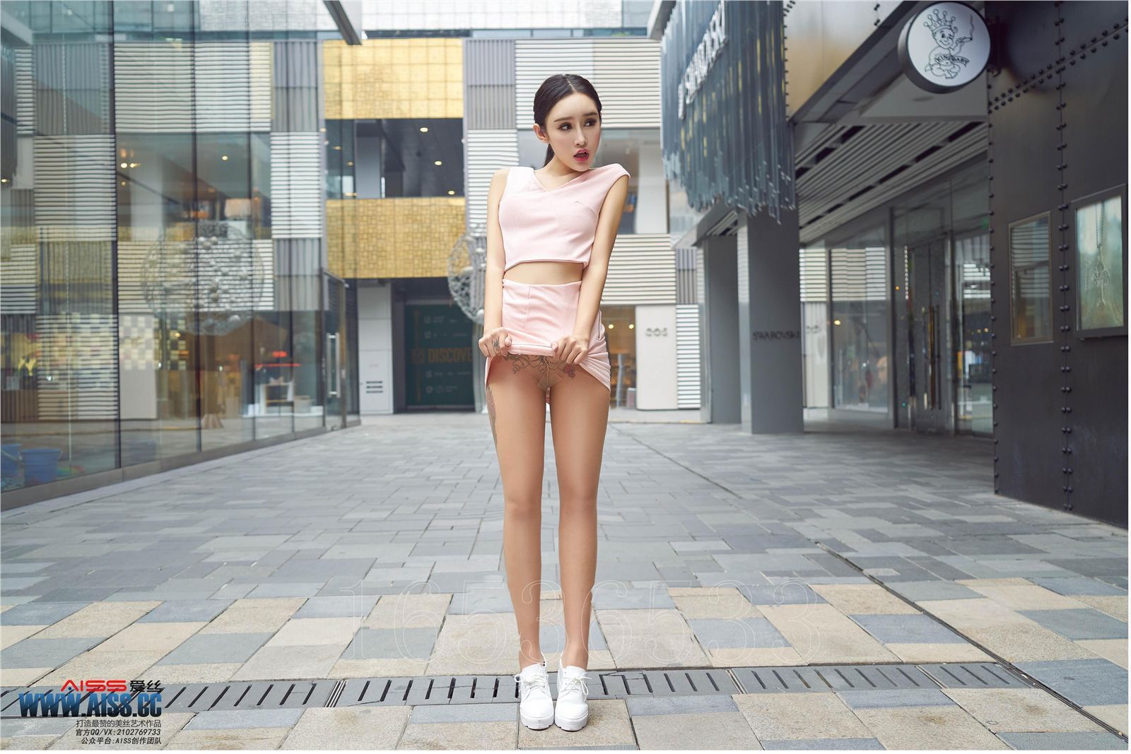 [AISS爱丝]丝袜美腿外拍 4108 欣杨 街角美人