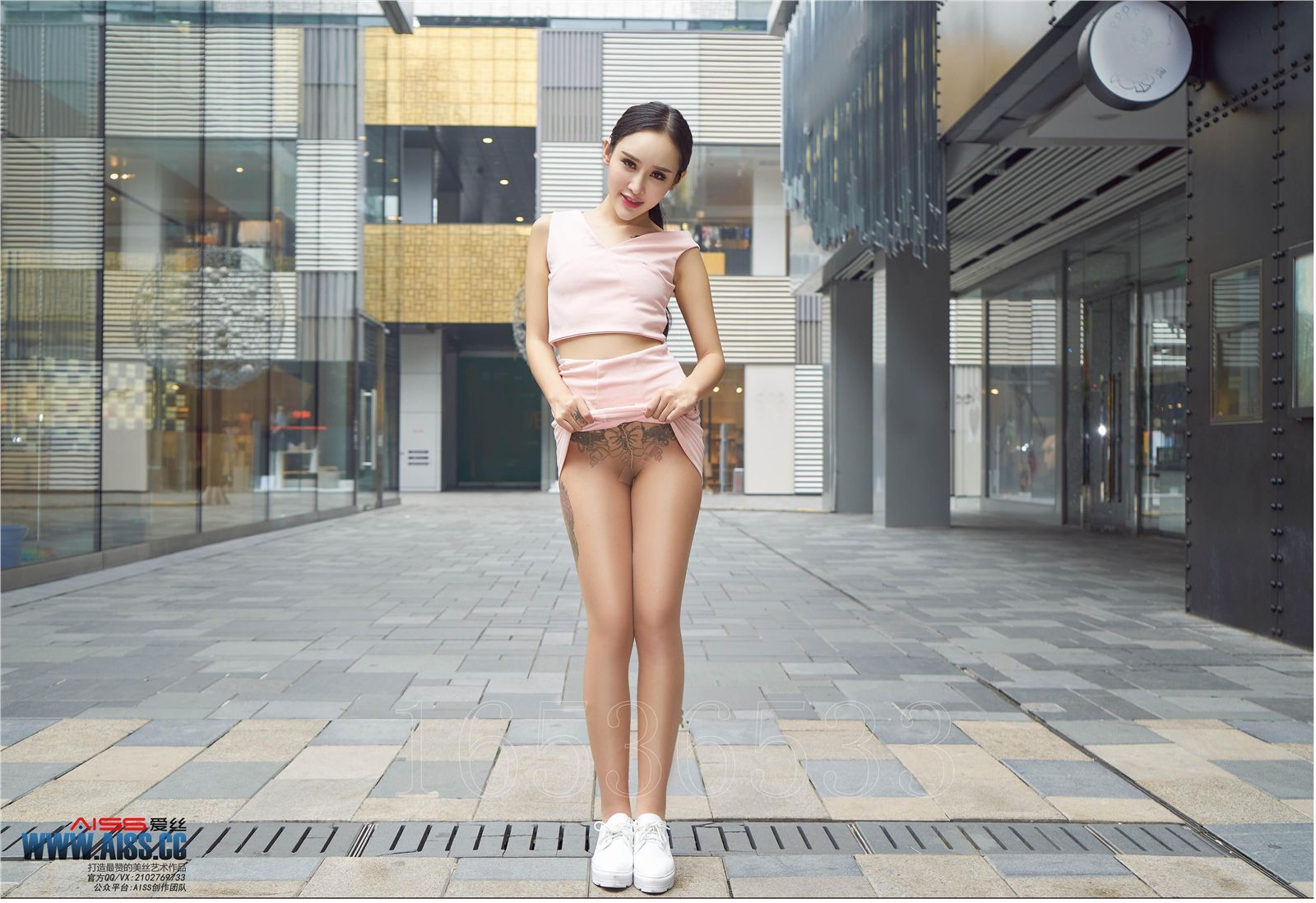 [AISS爱丝]丝袜美腿外拍 4108 欣杨 街角美人