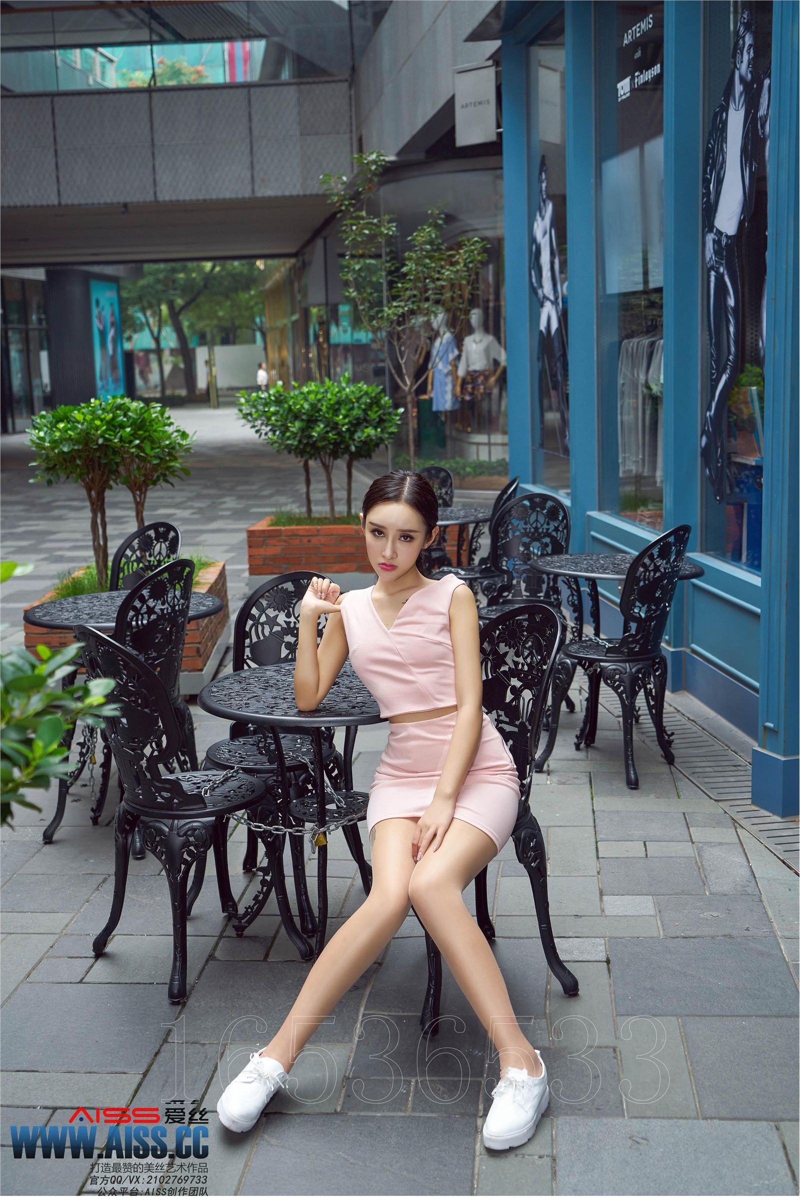 [AISS爱丝]丝袜美腿外拍 4108 欣杨 街角美人