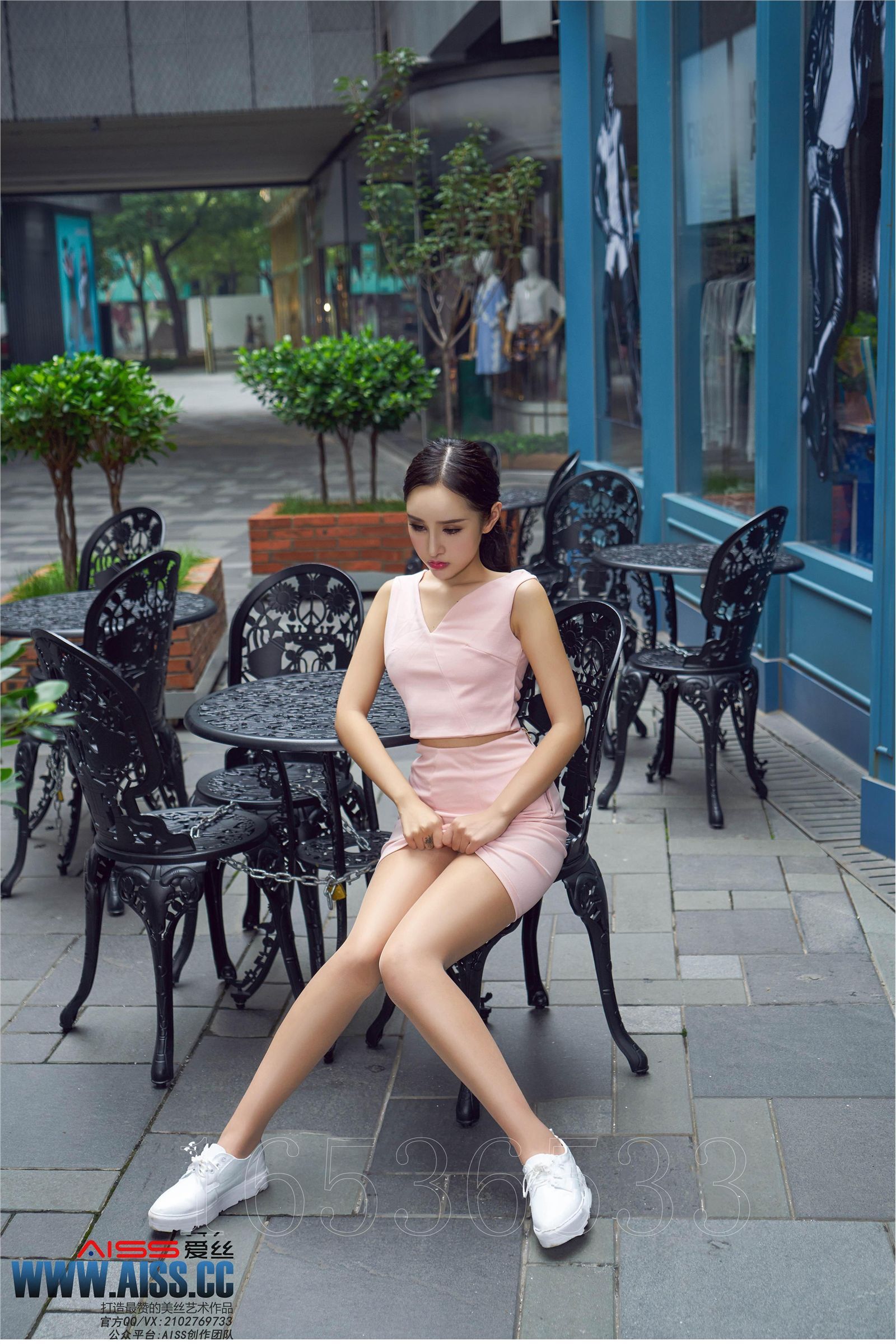 [AISS爱丝]丝袜美腿外拍 4108 欣杨 街角美人