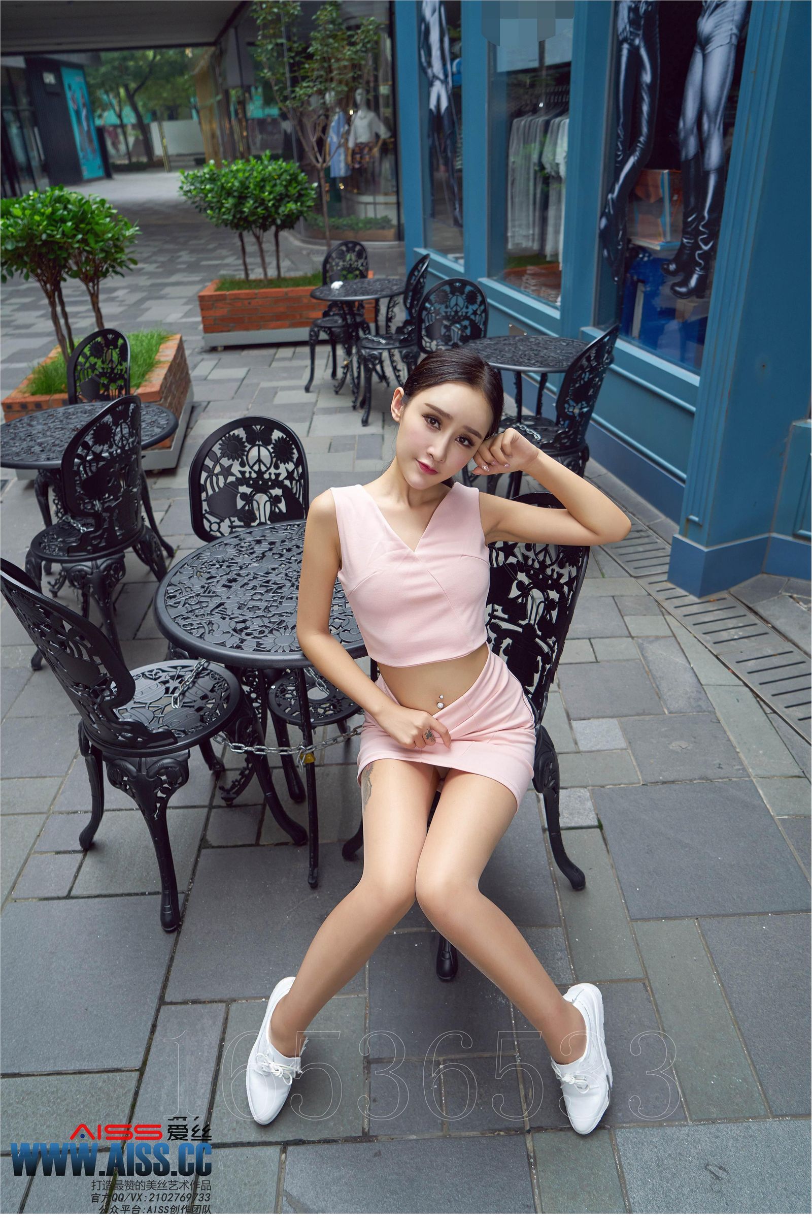[AISS爱丝]丝袜美腿外拍 4108 欣杨 街角美人