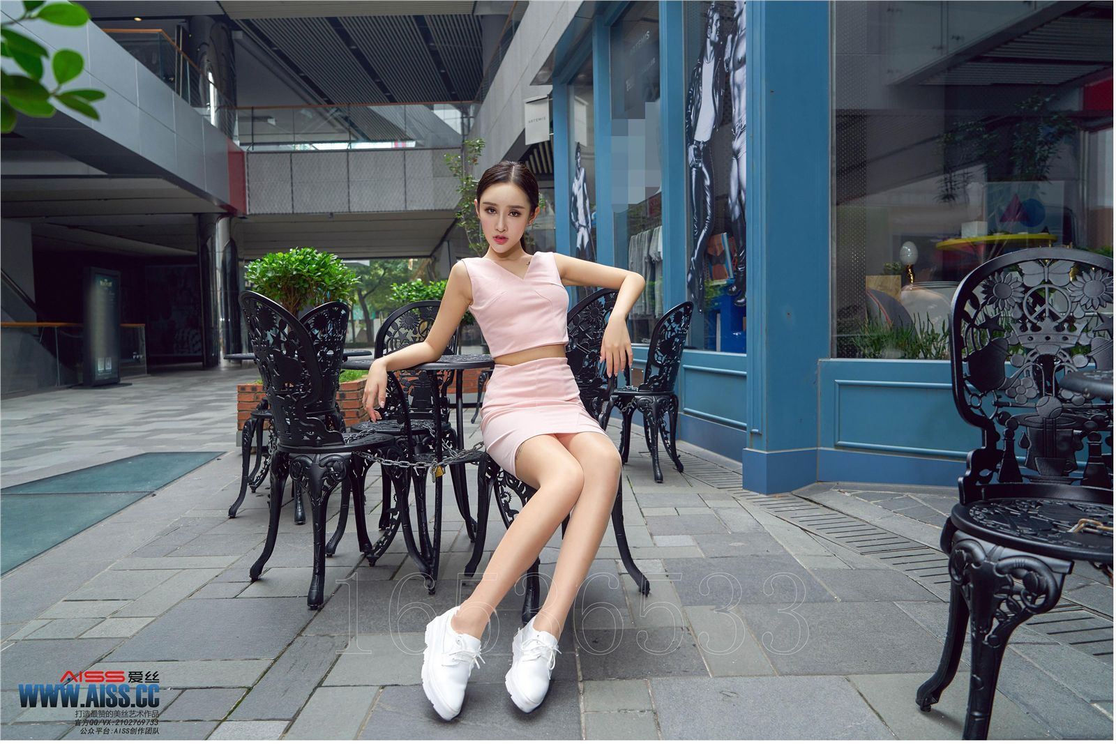 [AISS爱丝]丝袜美腿外拍 4108 欣杨 街角美人