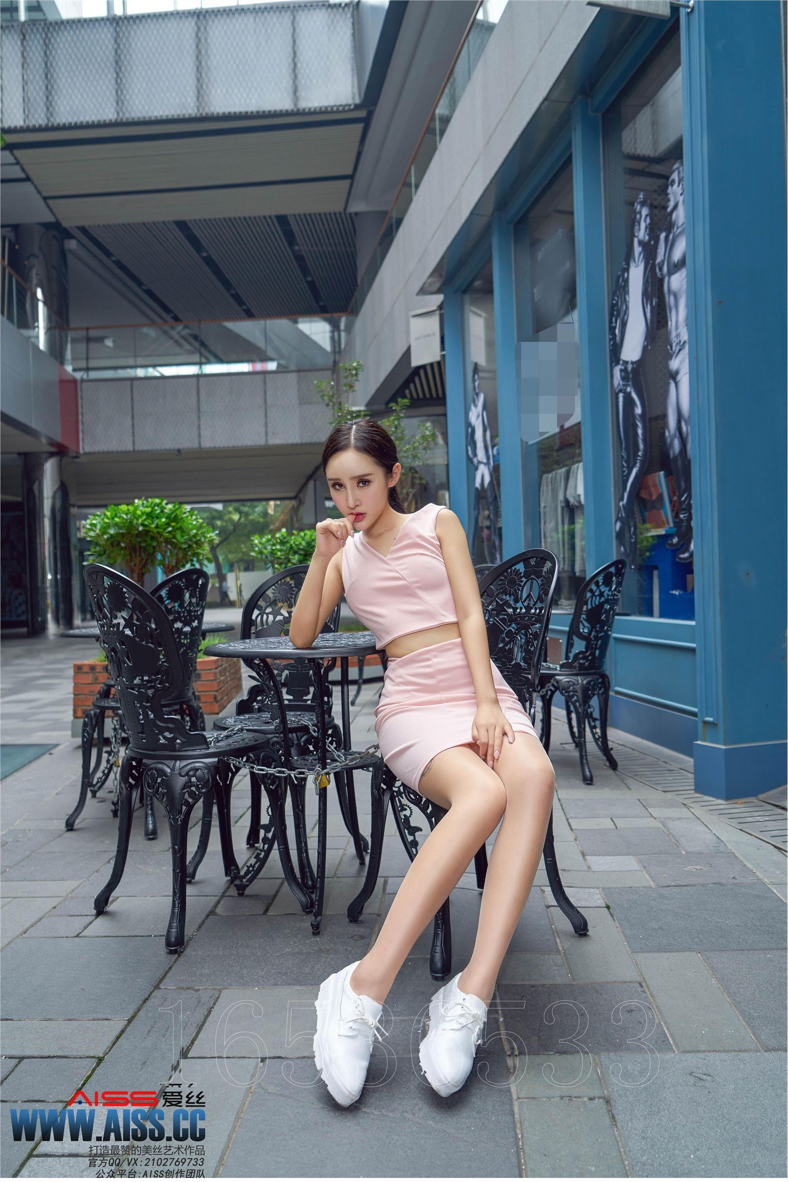 [AISS爱丝]丝袜美腿外拍 4108 欣杨 街角美人