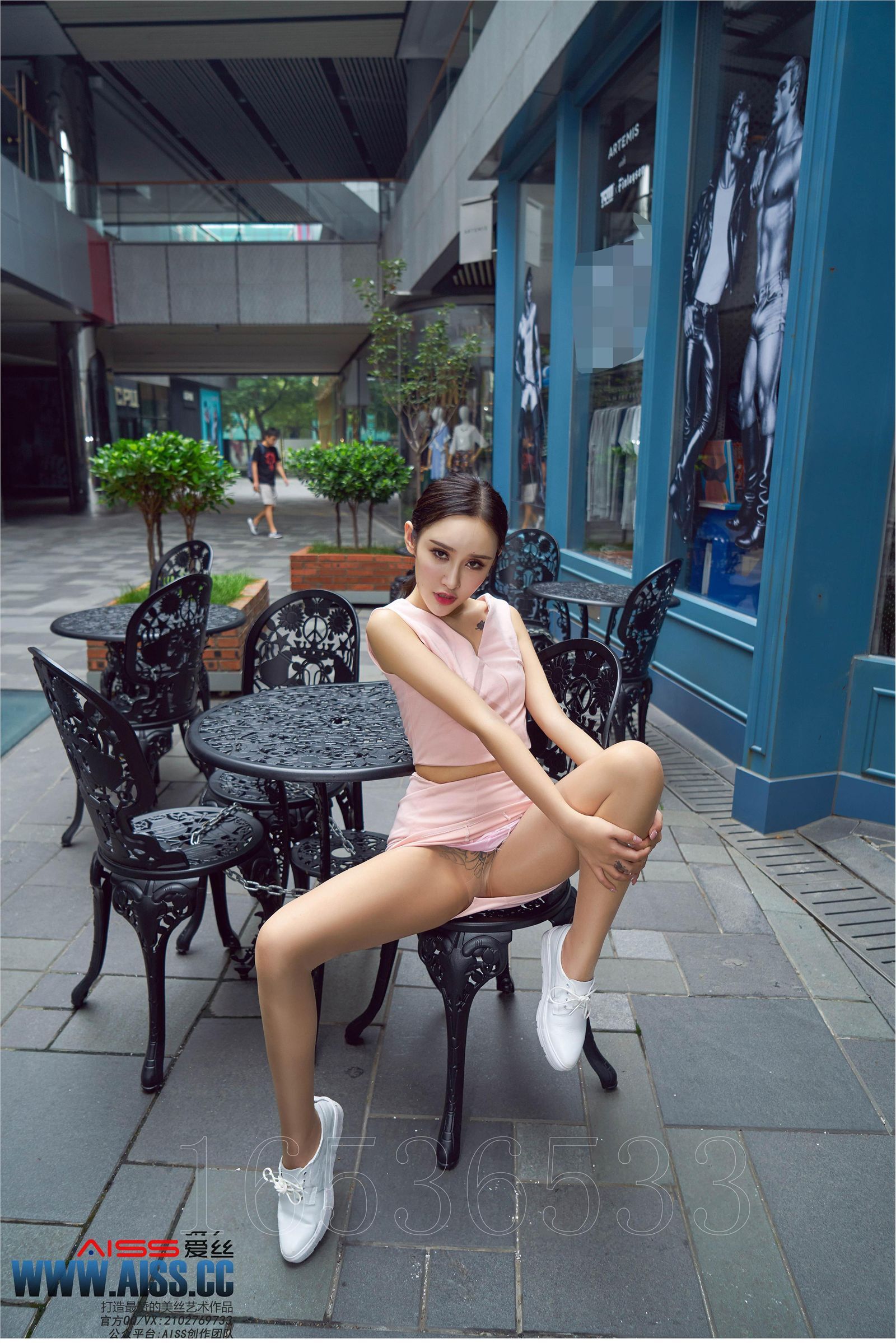 [AISS爱丝]丝袜美腿外拍 4108 欣杨 街角美人