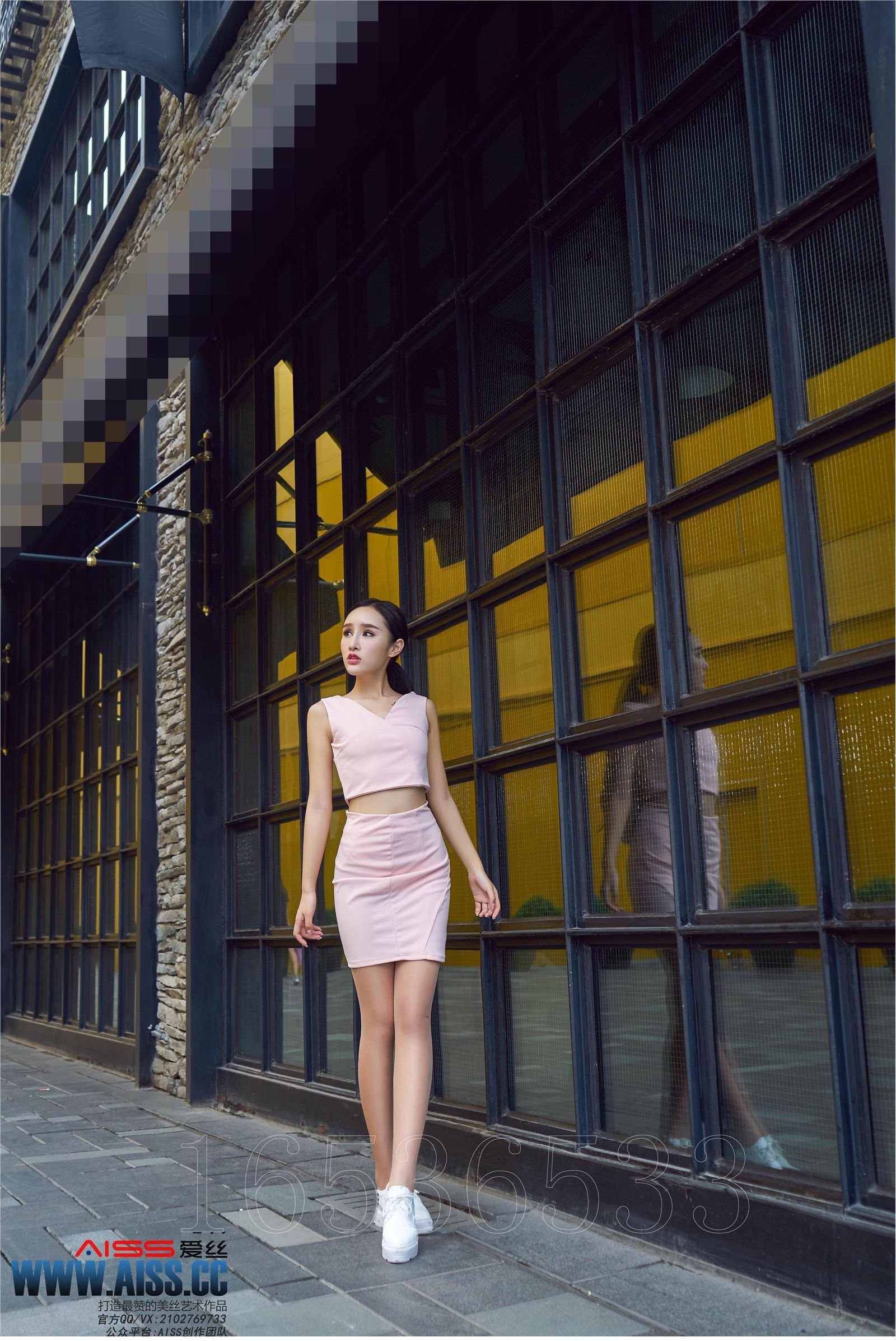 [AISS爱丝]丝袜美腿外拍 4108 欣杨 街角美人