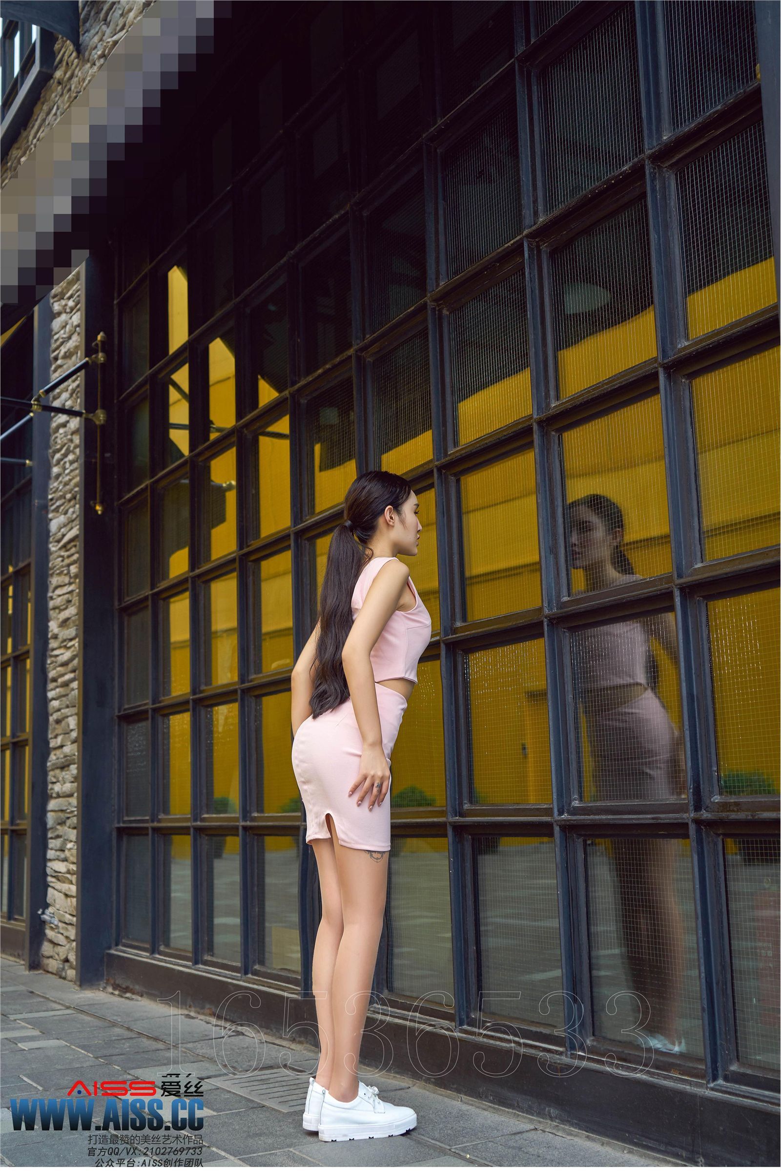 [AISS爱丝]丝袜美腿外拍 4108 欣杨 街角美人