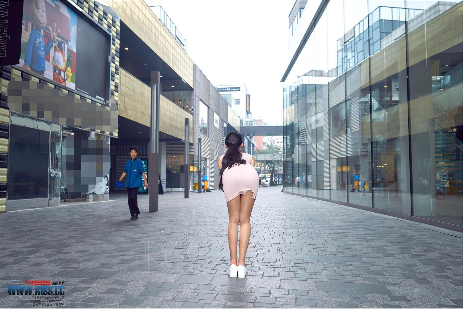 [AISS爱丝]丝袜美腿外拍 4108 欣杨 街角美人