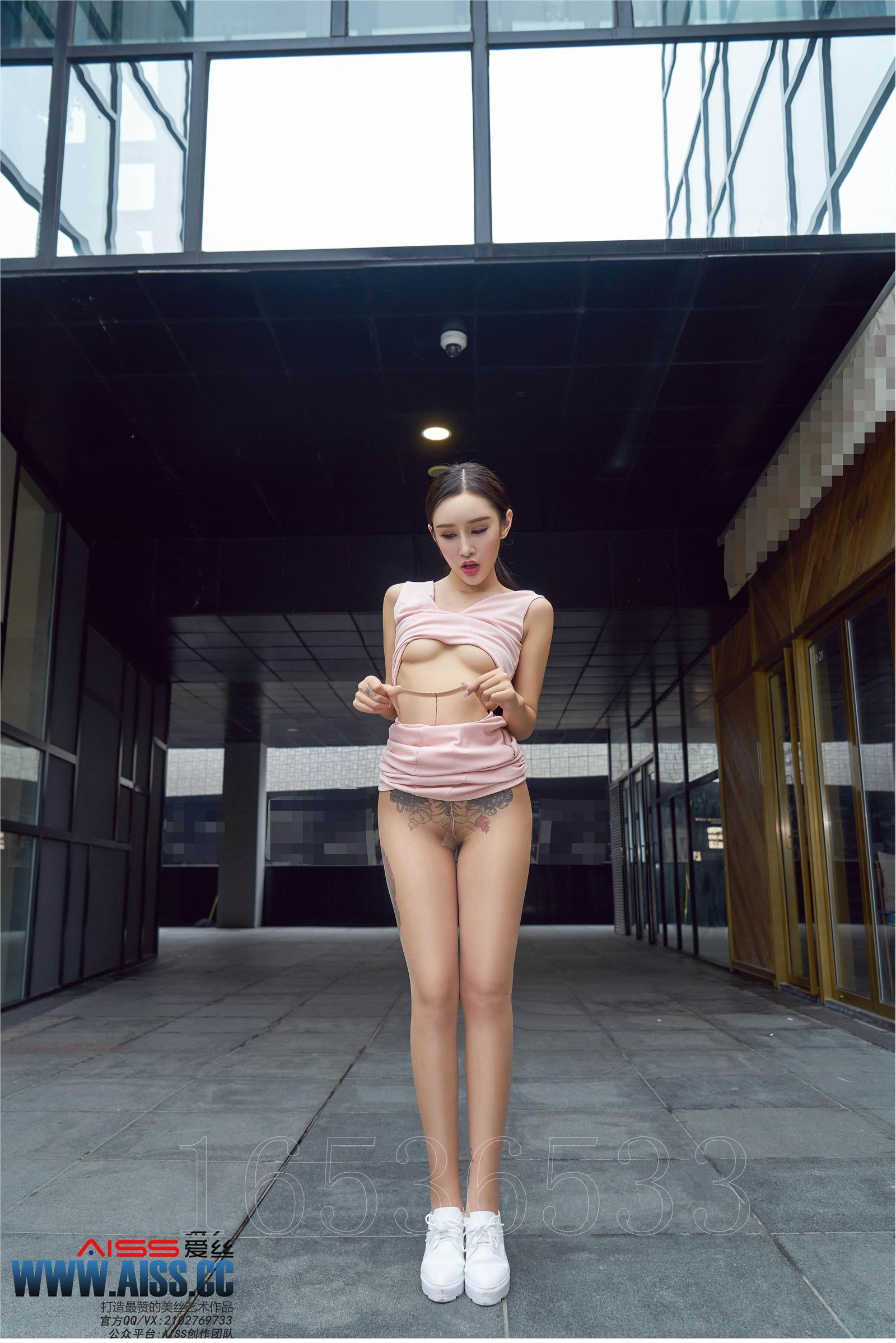 [AISS爱丝]丝袜美腿外拍 4108 欣杨 街角美人