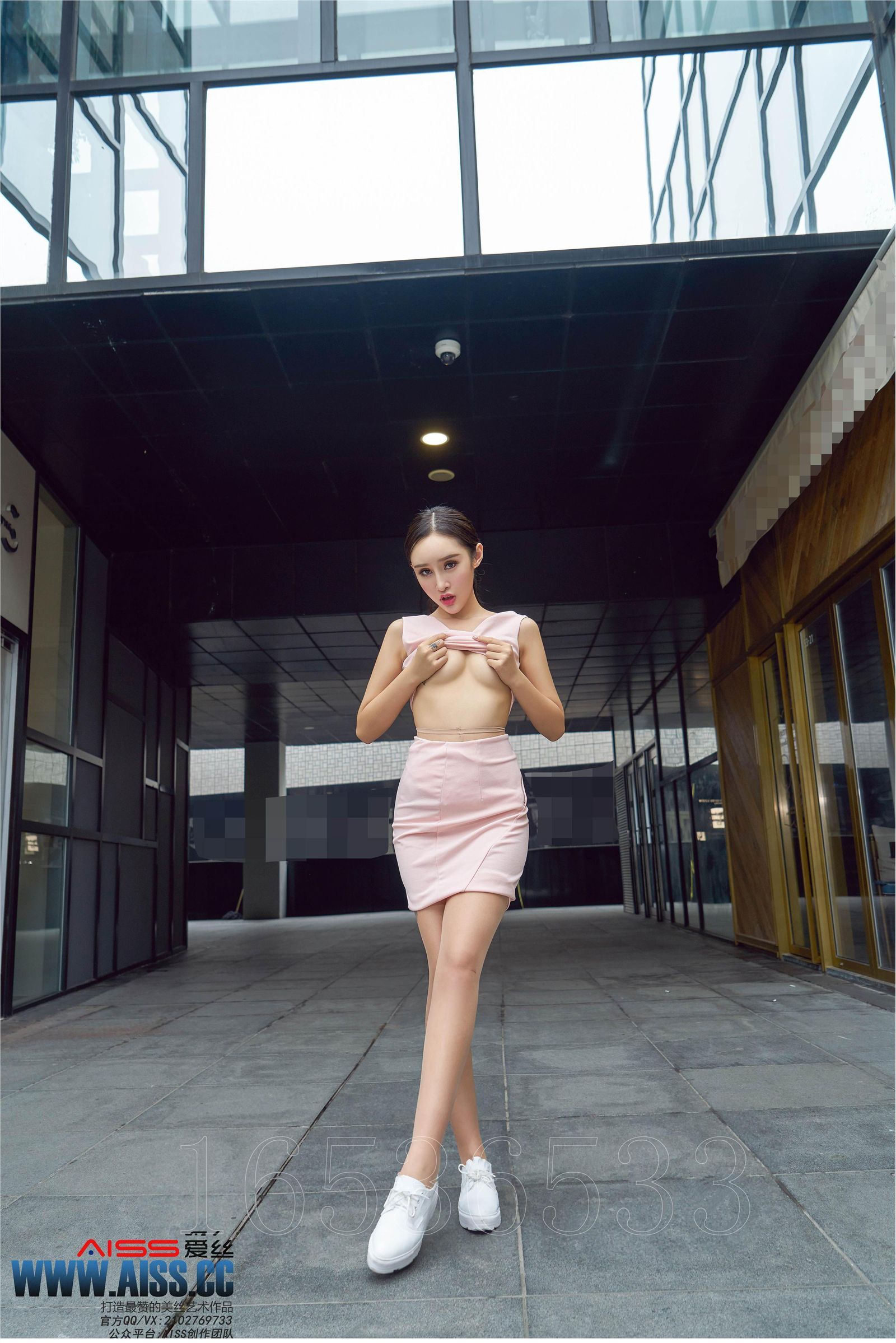 [AISS爱丝]丝袜美腿外拍 4108 欣杨 街角美人