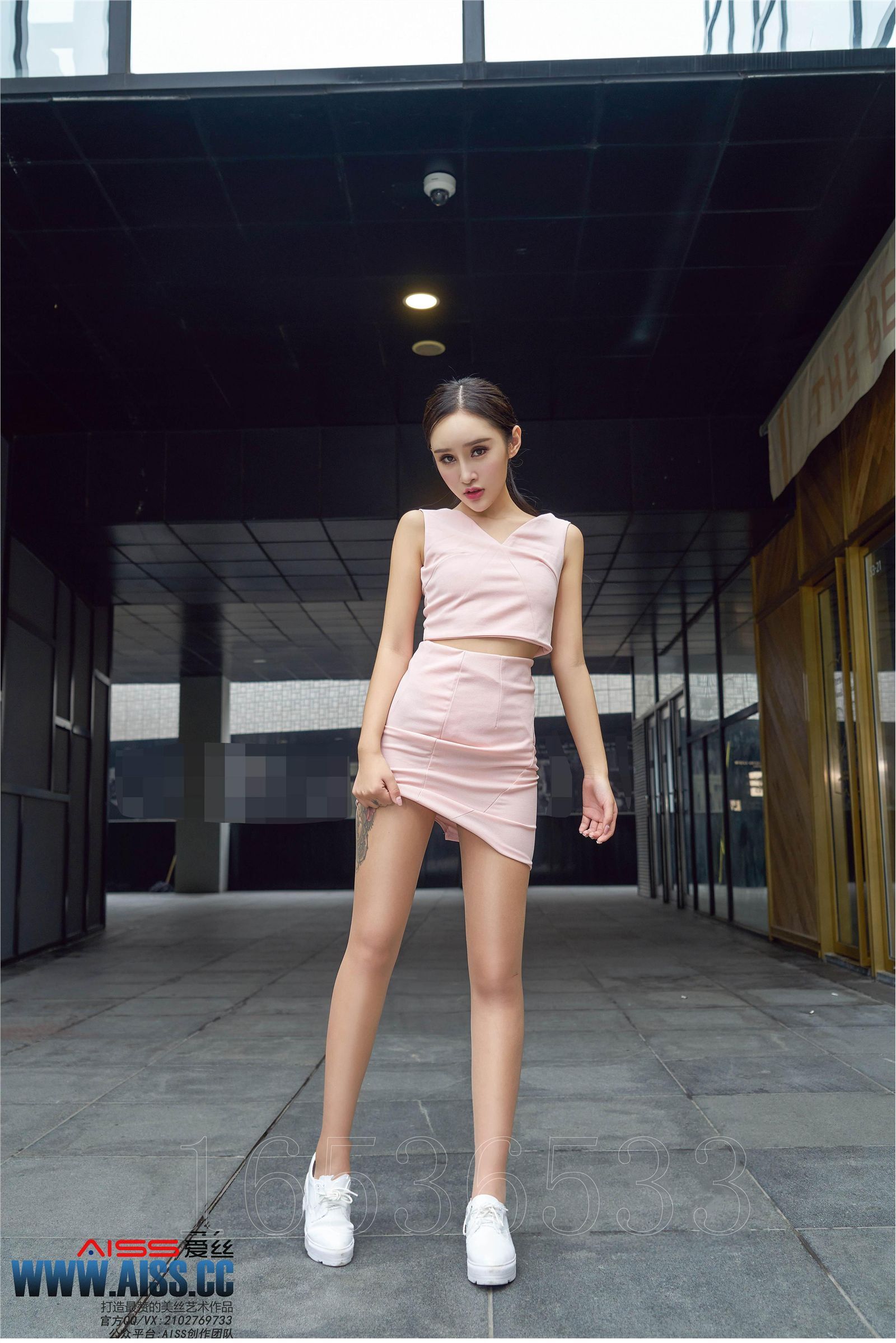 [AISS爱丝]丝袜美腿外拍 4108 欣杨 街角美人
