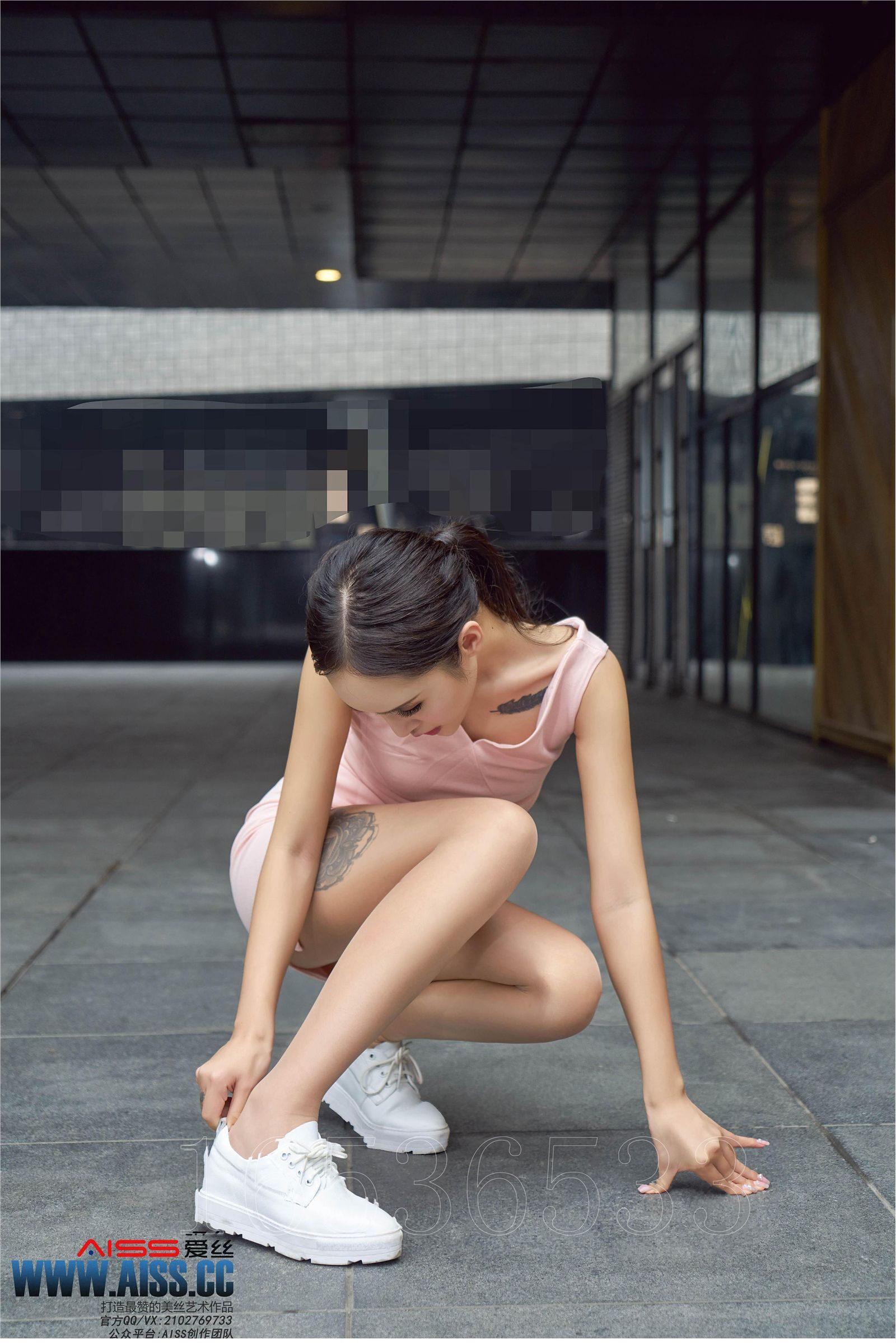 [AISS爱丝]丝袜美腿外拍 4108 欣杨 街角美人