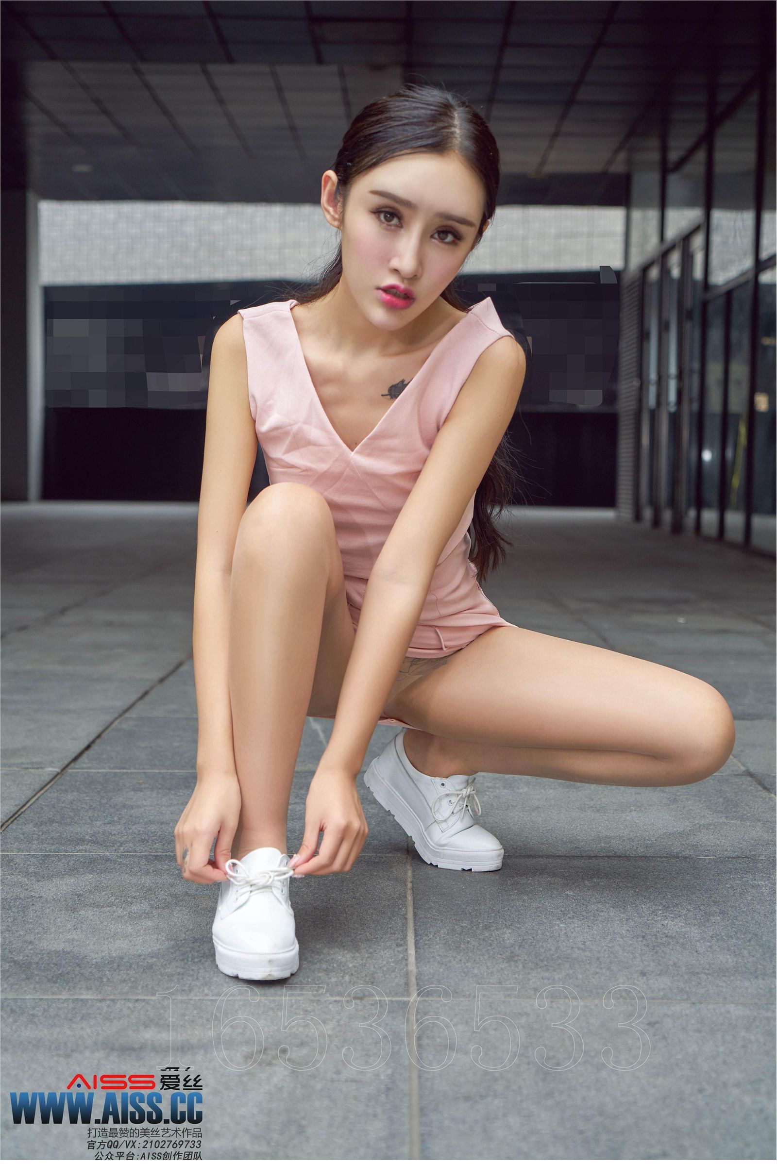 [AISS爱丝]丝袜美腿外拍 4108 欣杨 街角美人