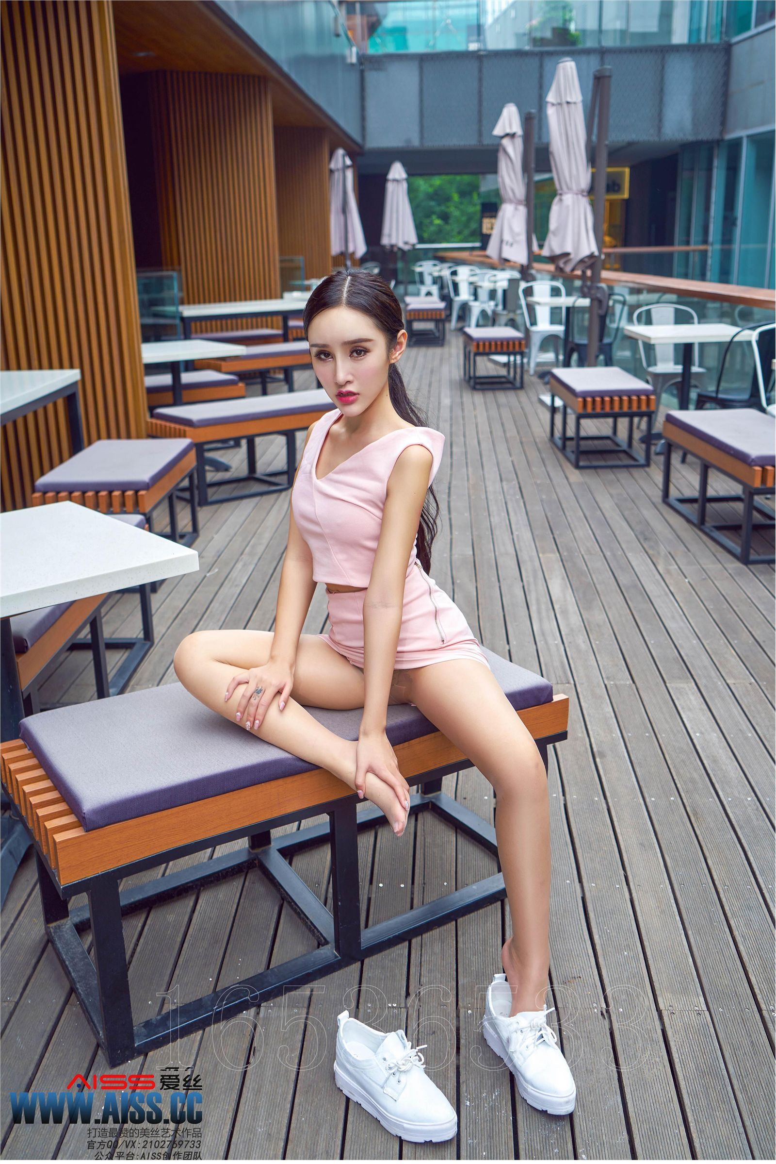 [AISS爱丝]丝袜美腿外拍 4108 欣杨 街角美人