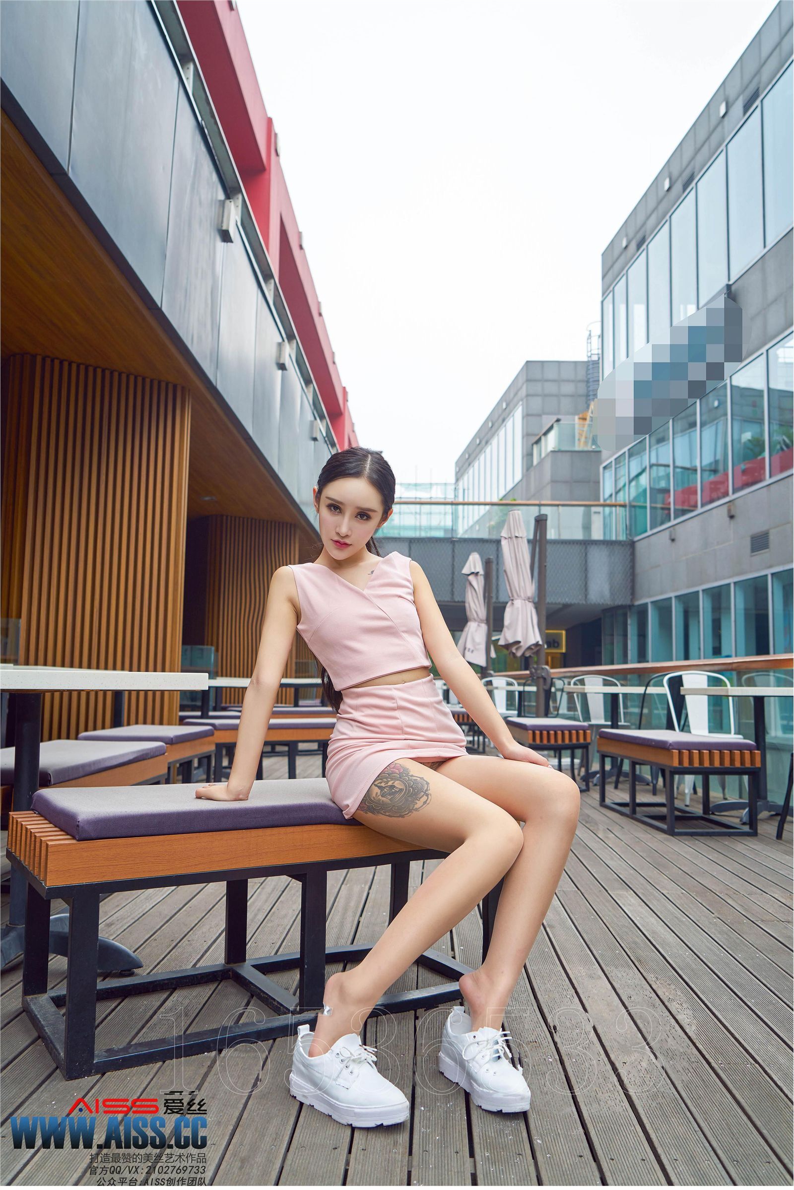[AISS爱丝]丝袜美腿外拍 4108 欣杨 街角美人