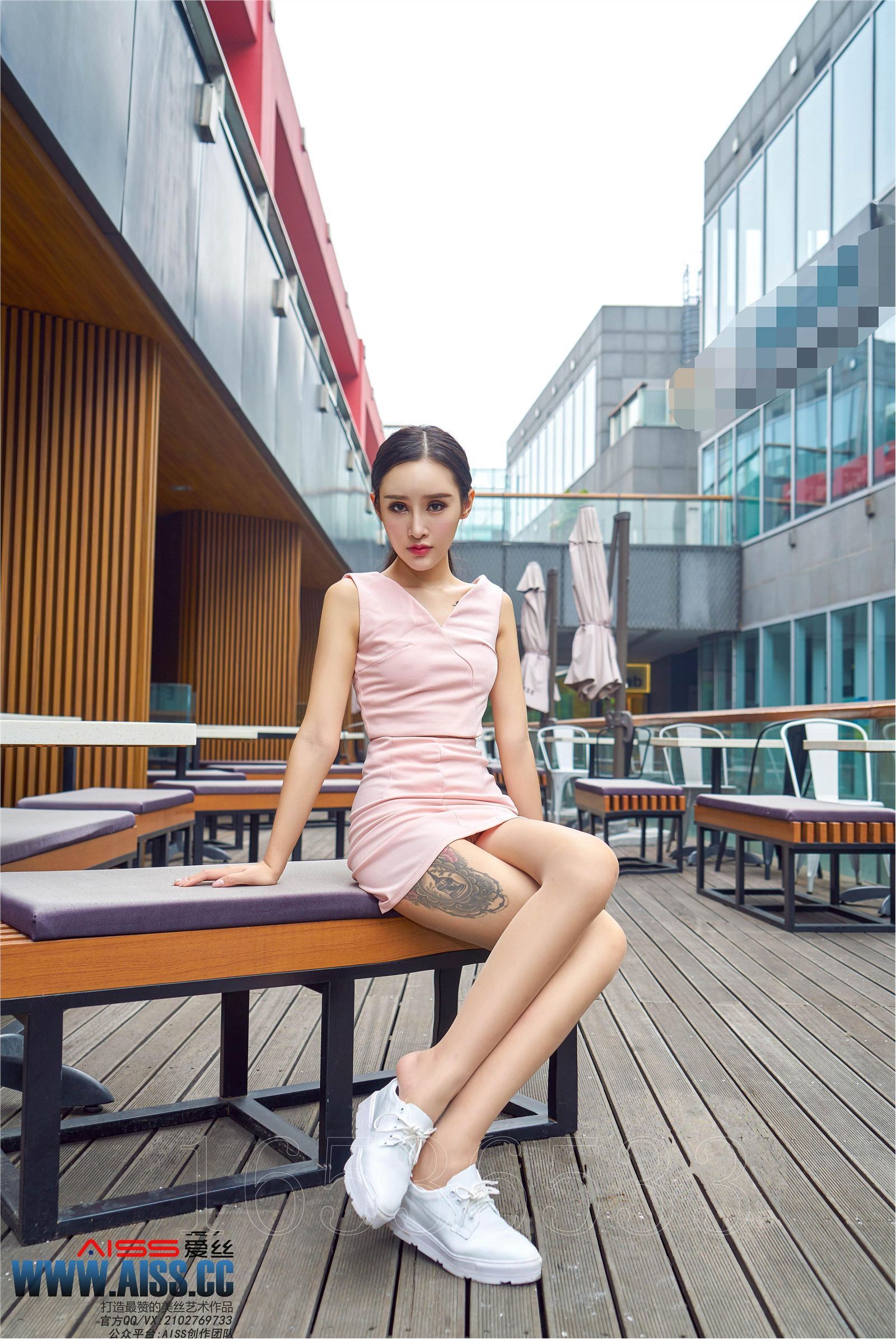 [AISS爱丝]丝袜美腿外拍 4108 欣杨 街角美人
