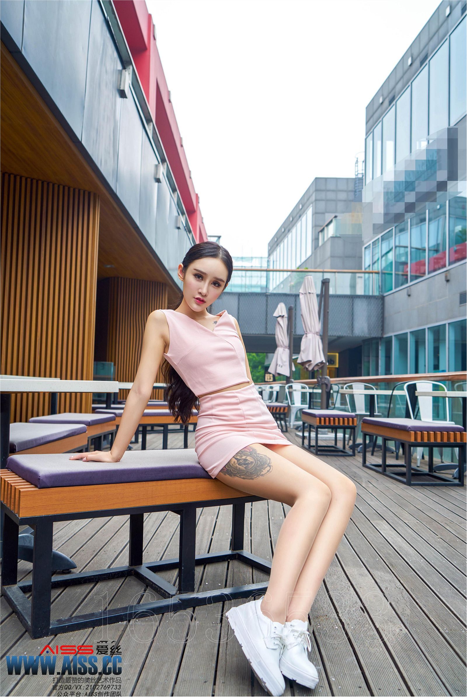 [AISS爱丝]丝袜美腿外拍 4108 欣杨 街角美人