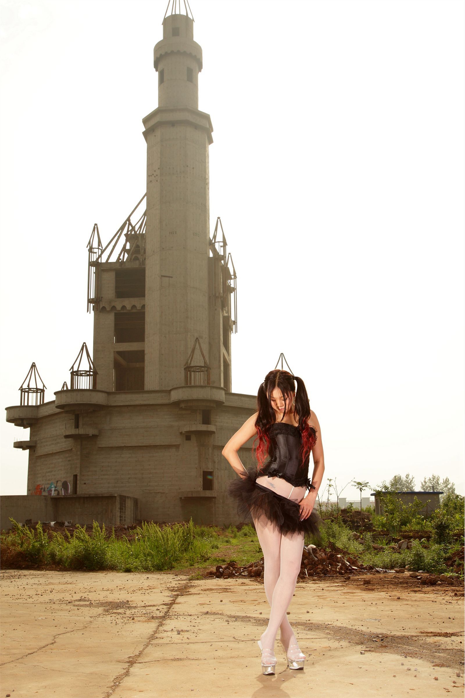 [AISS爱丝]丝袜美腿外拍 NO.019古堡媚丝