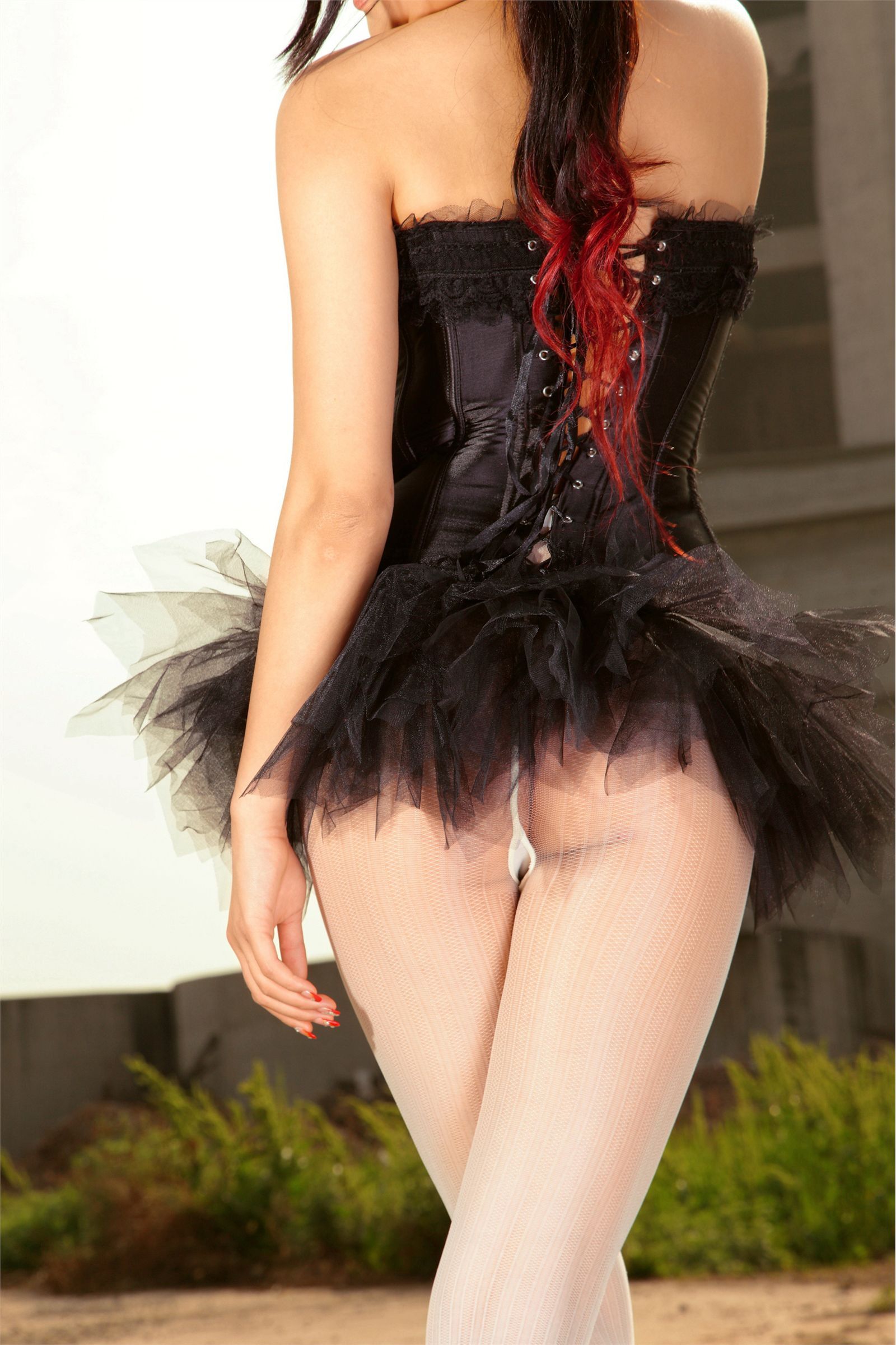 [AISS爱丝]丝袜美腿外拍 NO.019古堡媚丝