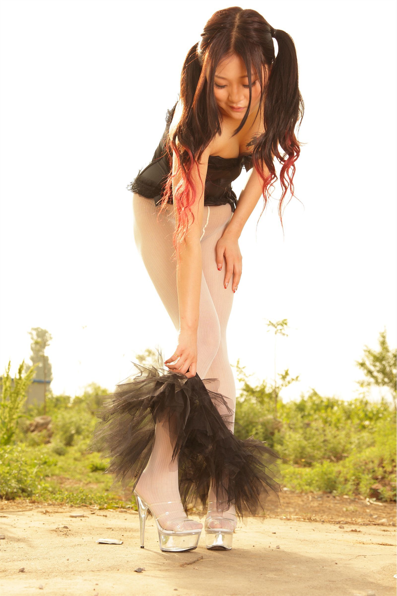 [AISS爱丝]丝袜美腿外拍 NO.019古堡媚丝