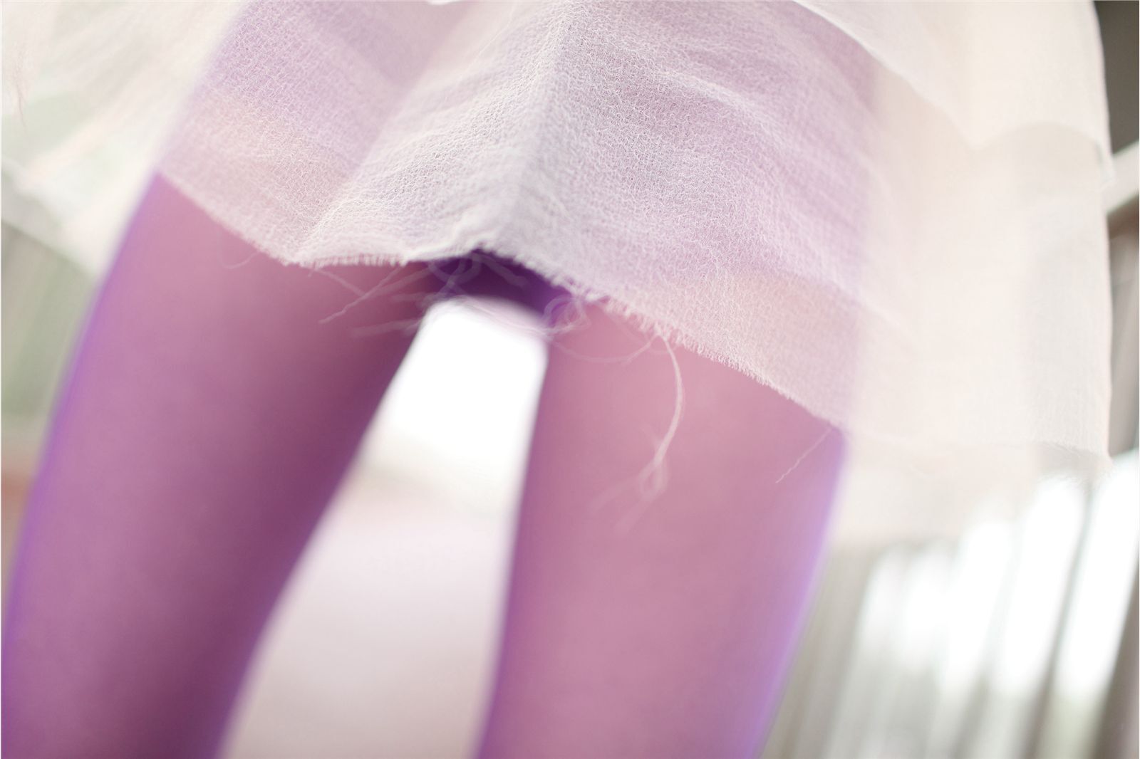 [AISS爱丝]丝袜美腿外拍 NO.021春雨如油，油如丝