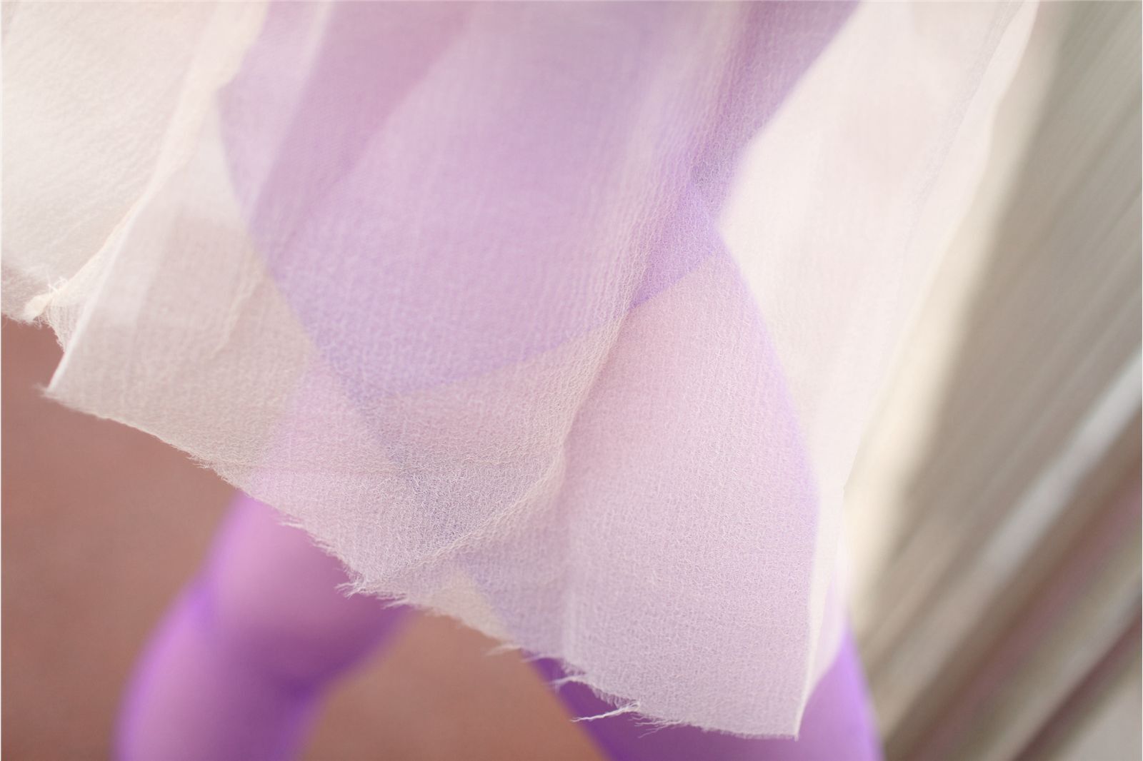 [AISS爱丝]丝袜美腿外拍 NO.021春雨如油，油如丝