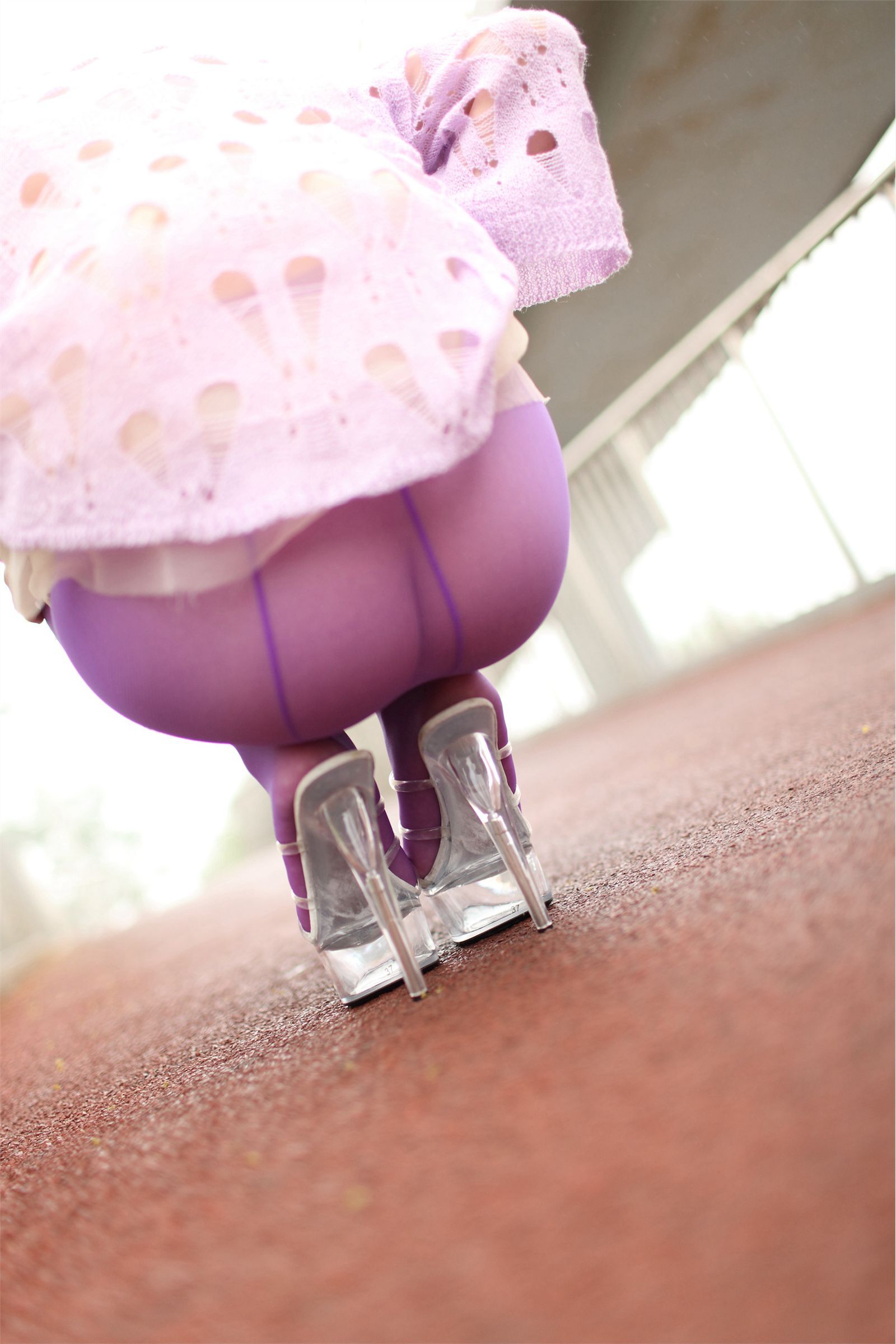 [AISS爱丝]丝袜美腿外拍 NO.021春雨如油，油如丝