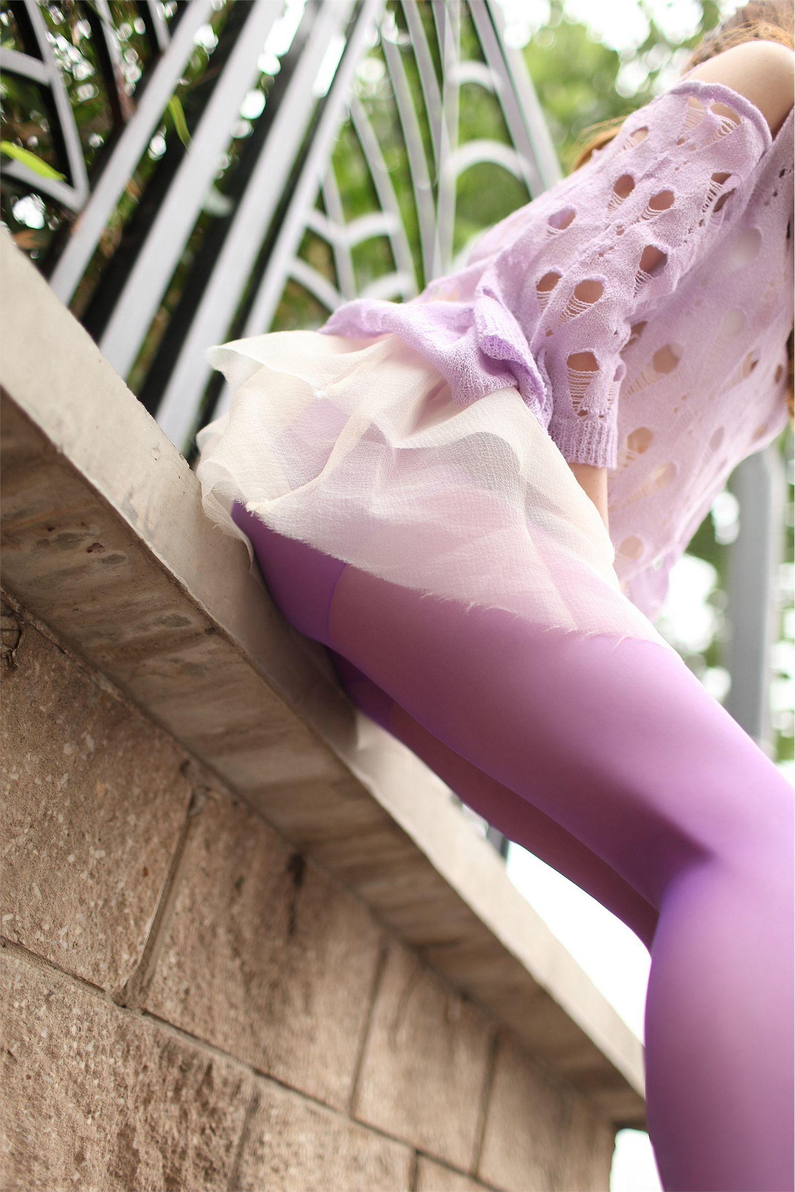 [AISS爱丝]丝袜美腿外拍 NO.021春雨如油，油如丝