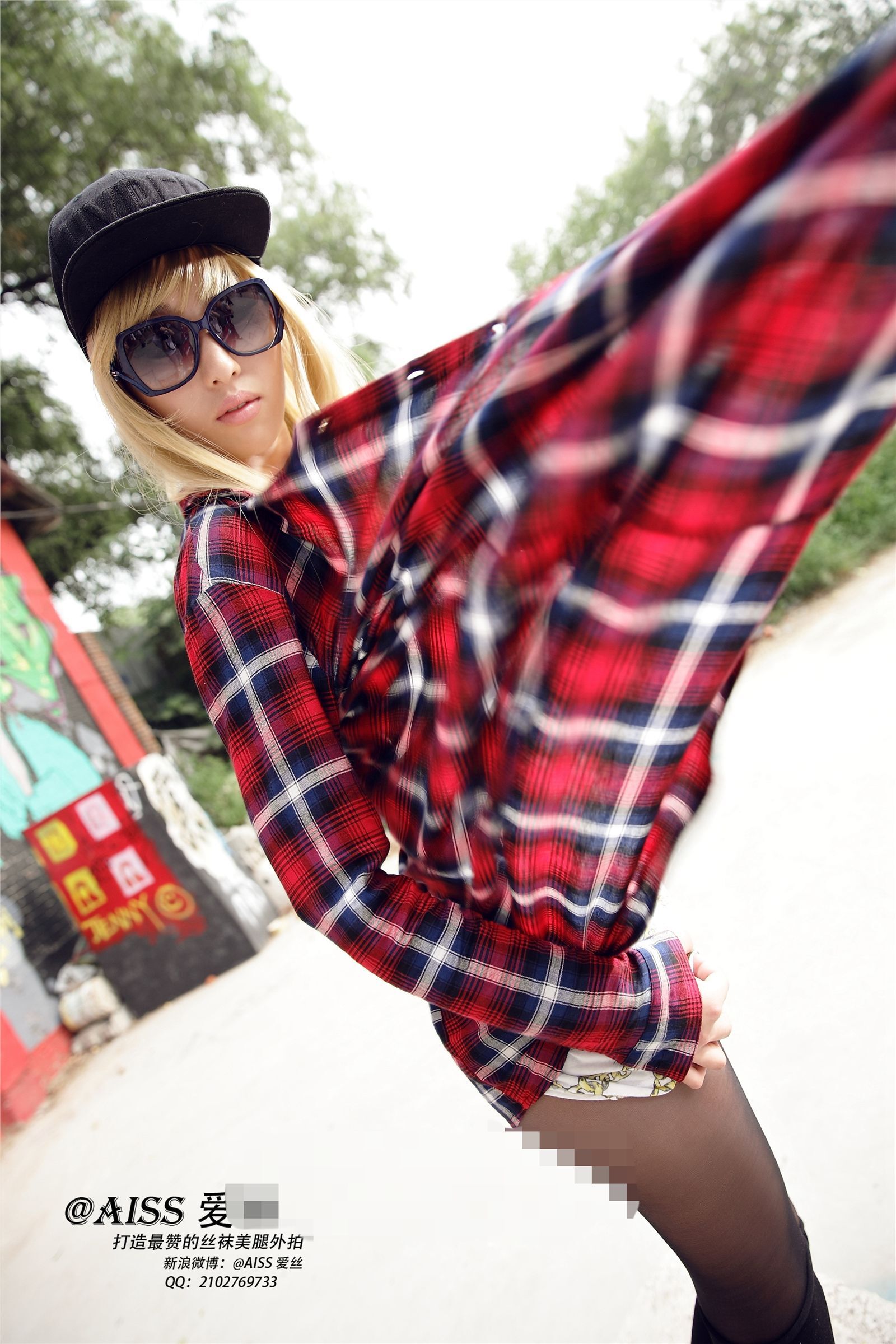 [AISS爱丝] 丝袜美腿外拍 高清原版大图 NO.034 街头范儿