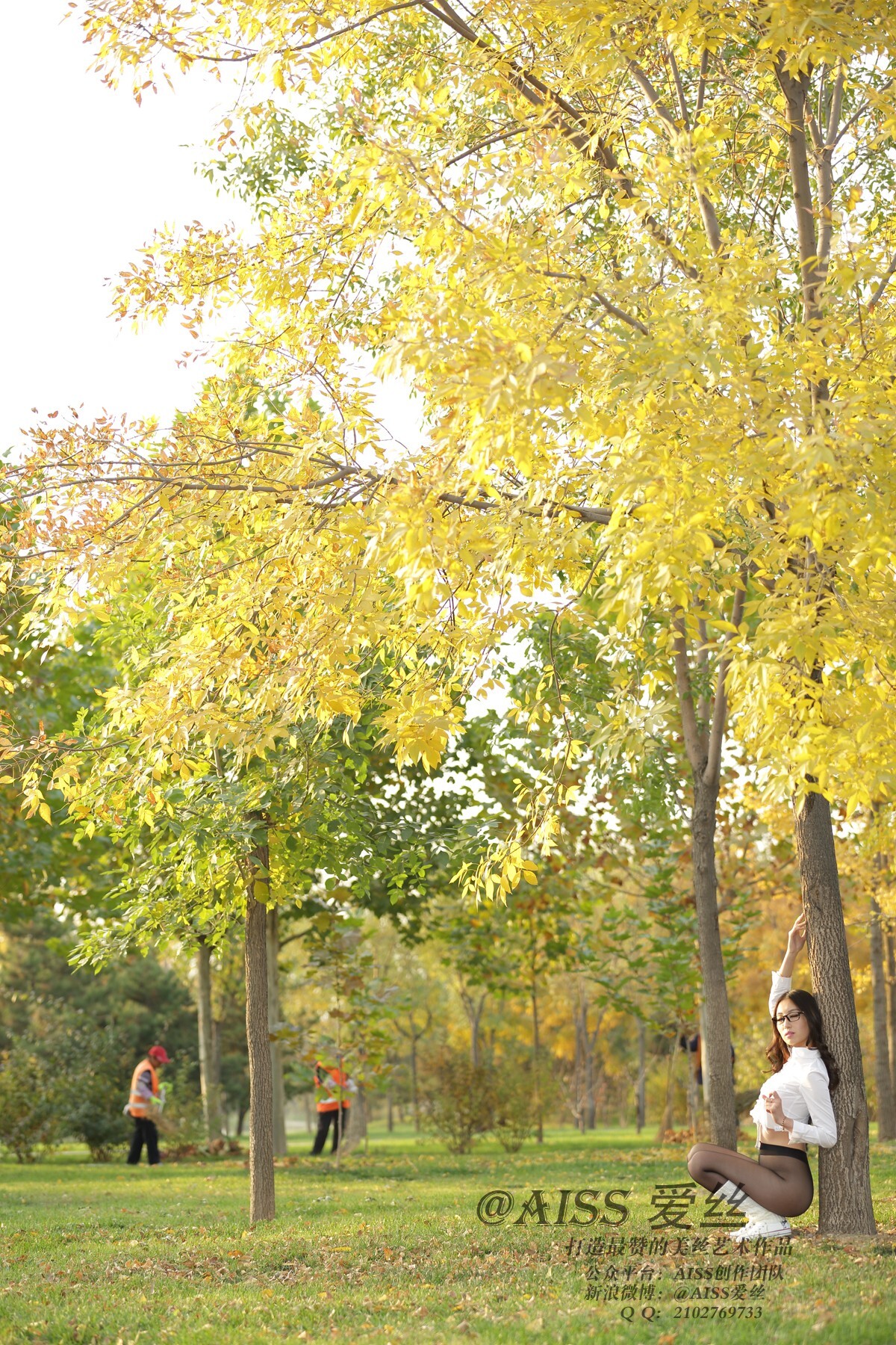 [AISS爱丝]丝袜美腿外拍 NO.035 秋之丝语