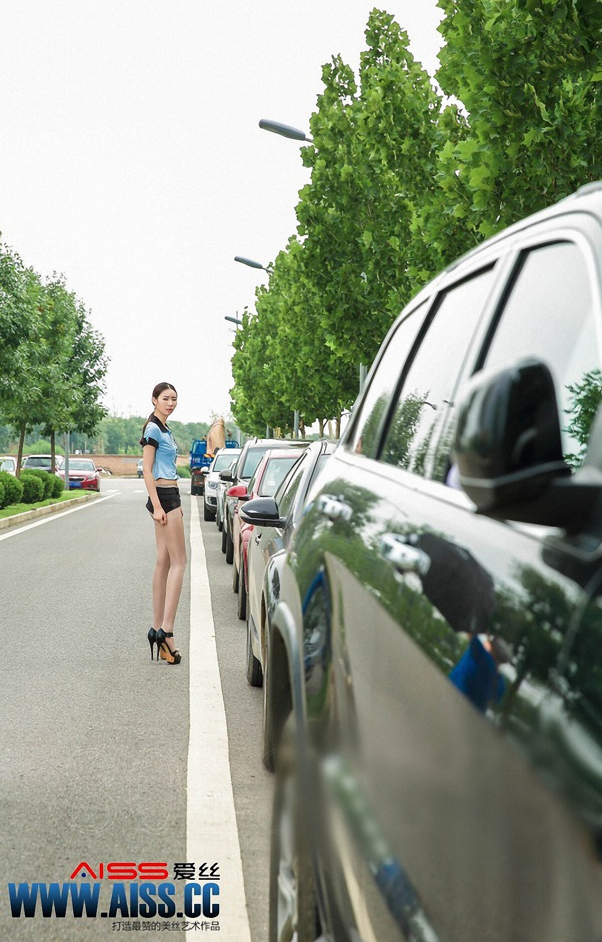 [AISS爱丝]丝袜美腿外拍 NO.061 长腿警员