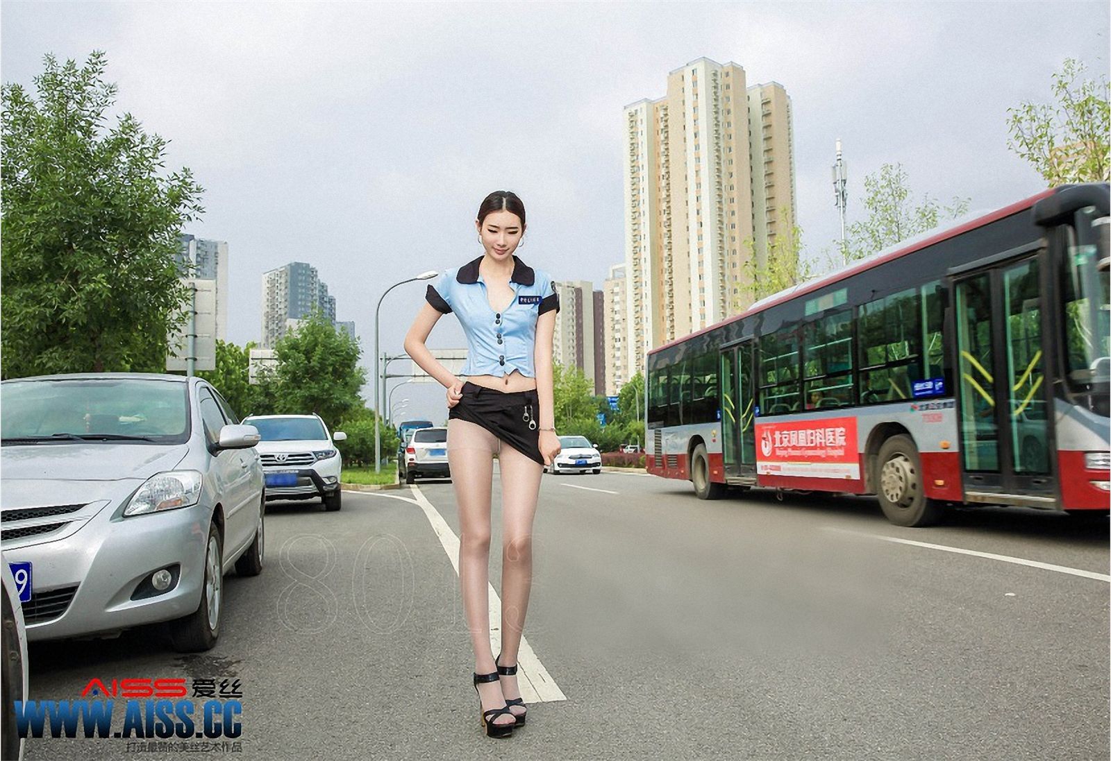 [AISS爱丝]丝袜美腿外拍 NO.061 长腿警员