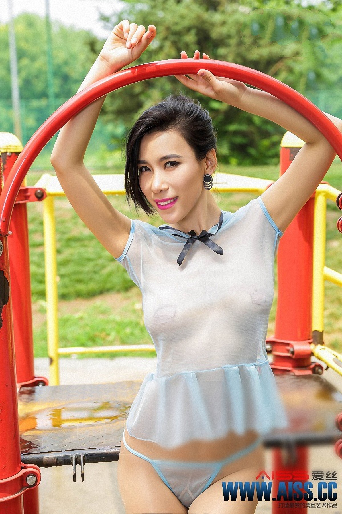 [AISS爱丝]丝袜美腿外拍 NO.063 依美人