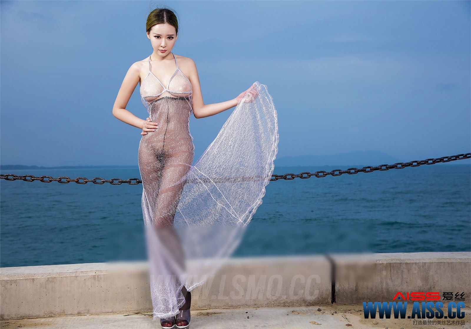 [AISS爱丝]丝袜美腿外拍 NO.068 独自等待