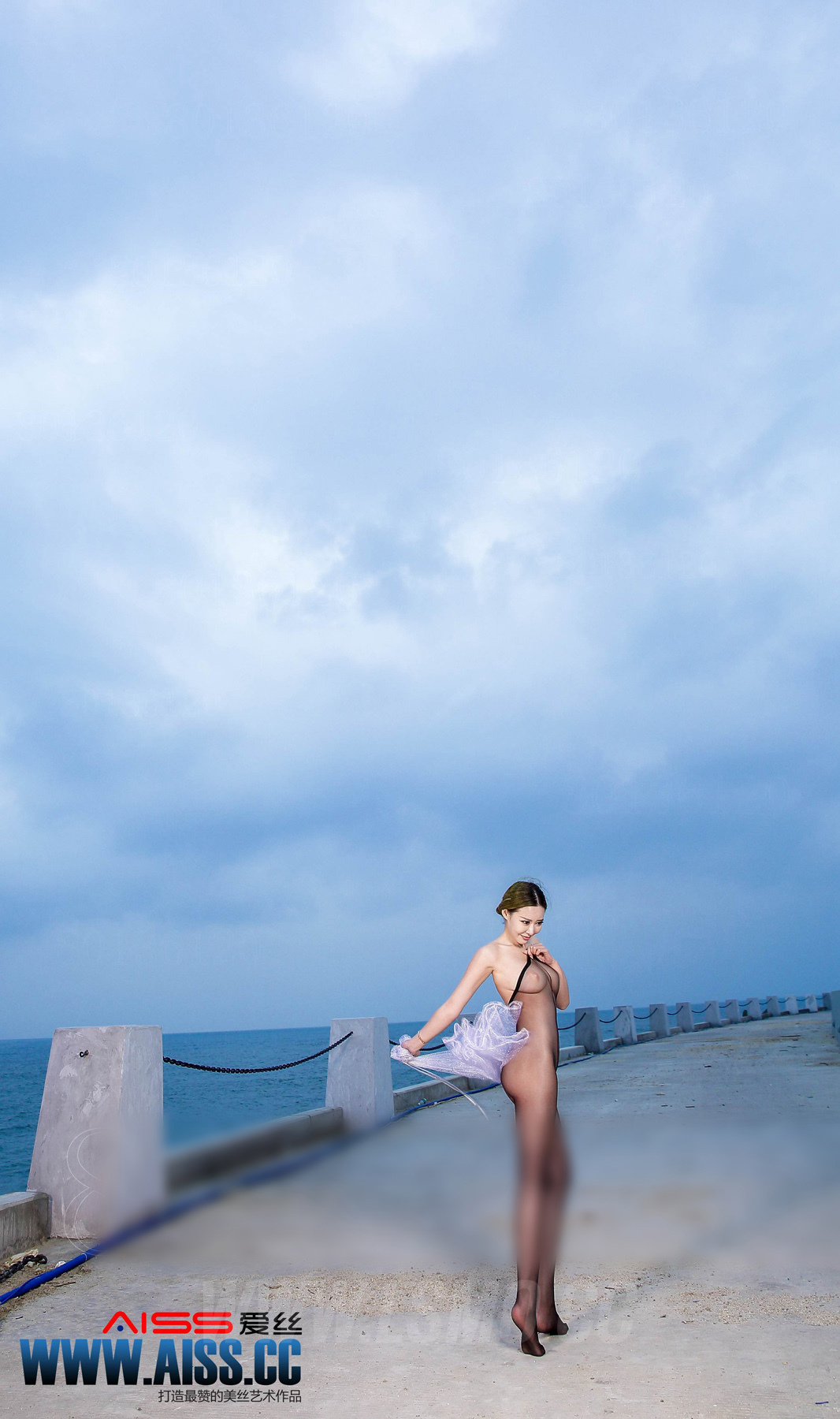 [AISS爱丝]丝袜美腿外拍 NO.068 独自等待