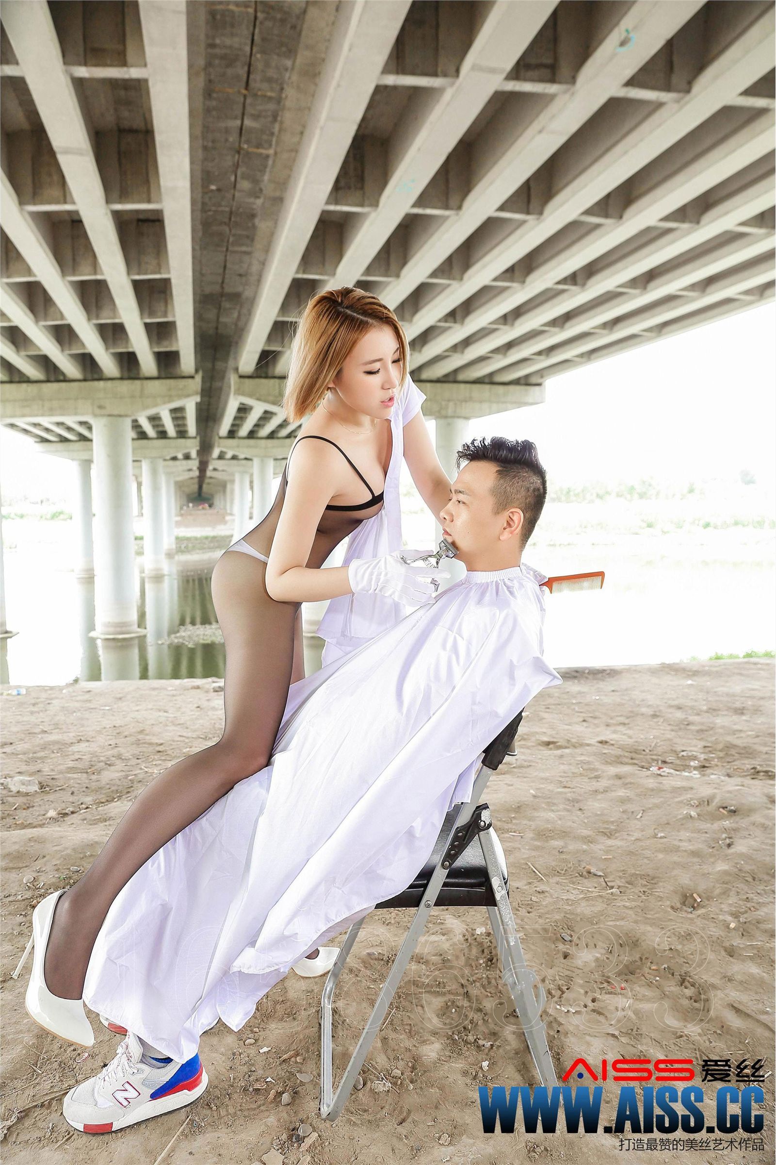 [AISS爱丝]丝袜美腿外拍 NO.069 美丝发型师2