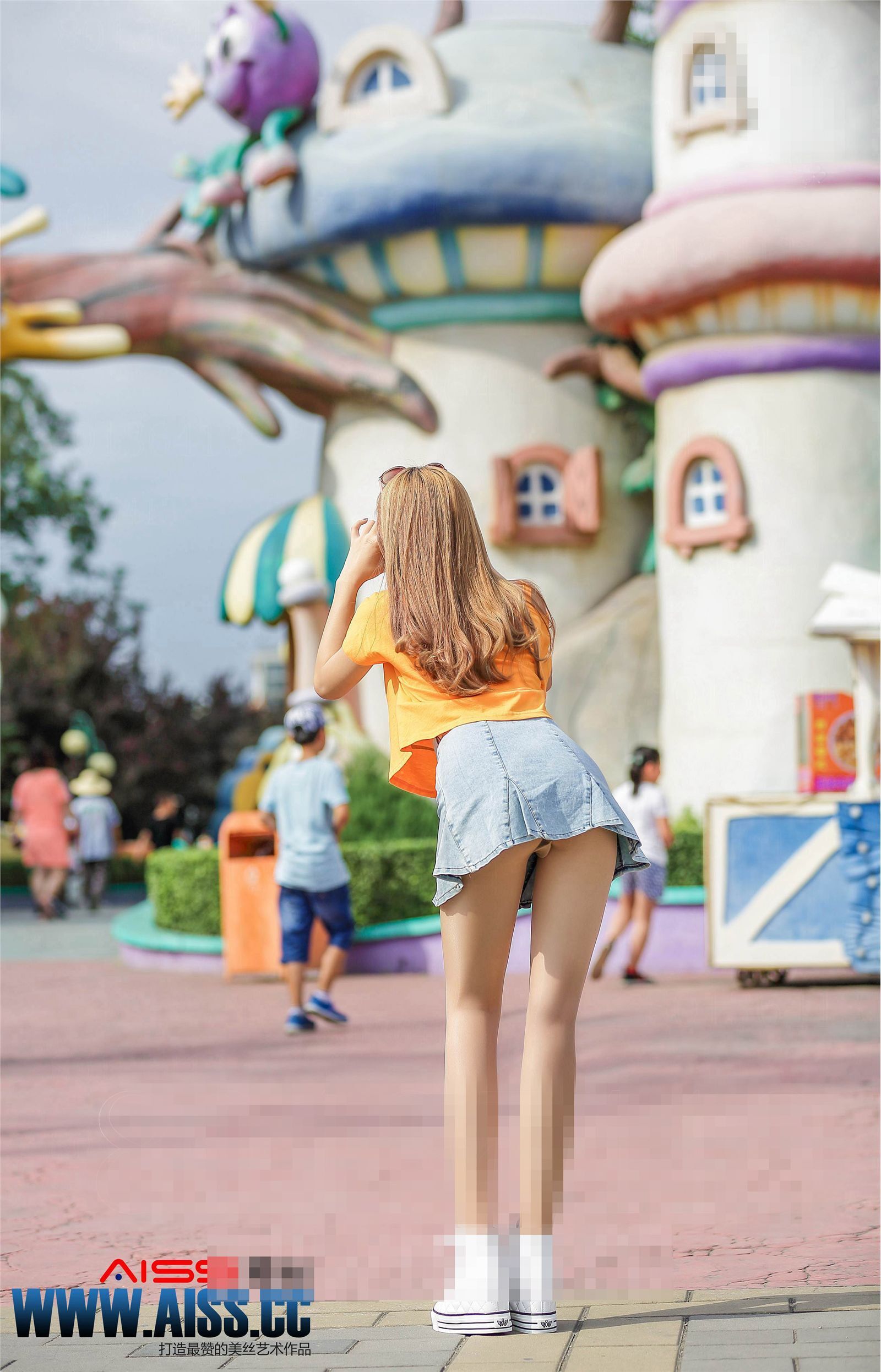 [AISS爱丝]丝袜美腿外拍 NO.071 何冉的假期2