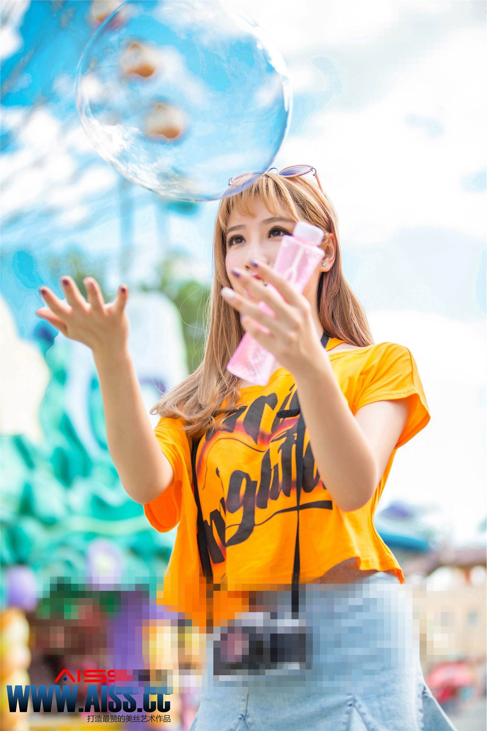 [AISS爱丝]丝袜美腿外拍 NO.071 何冉的假期2