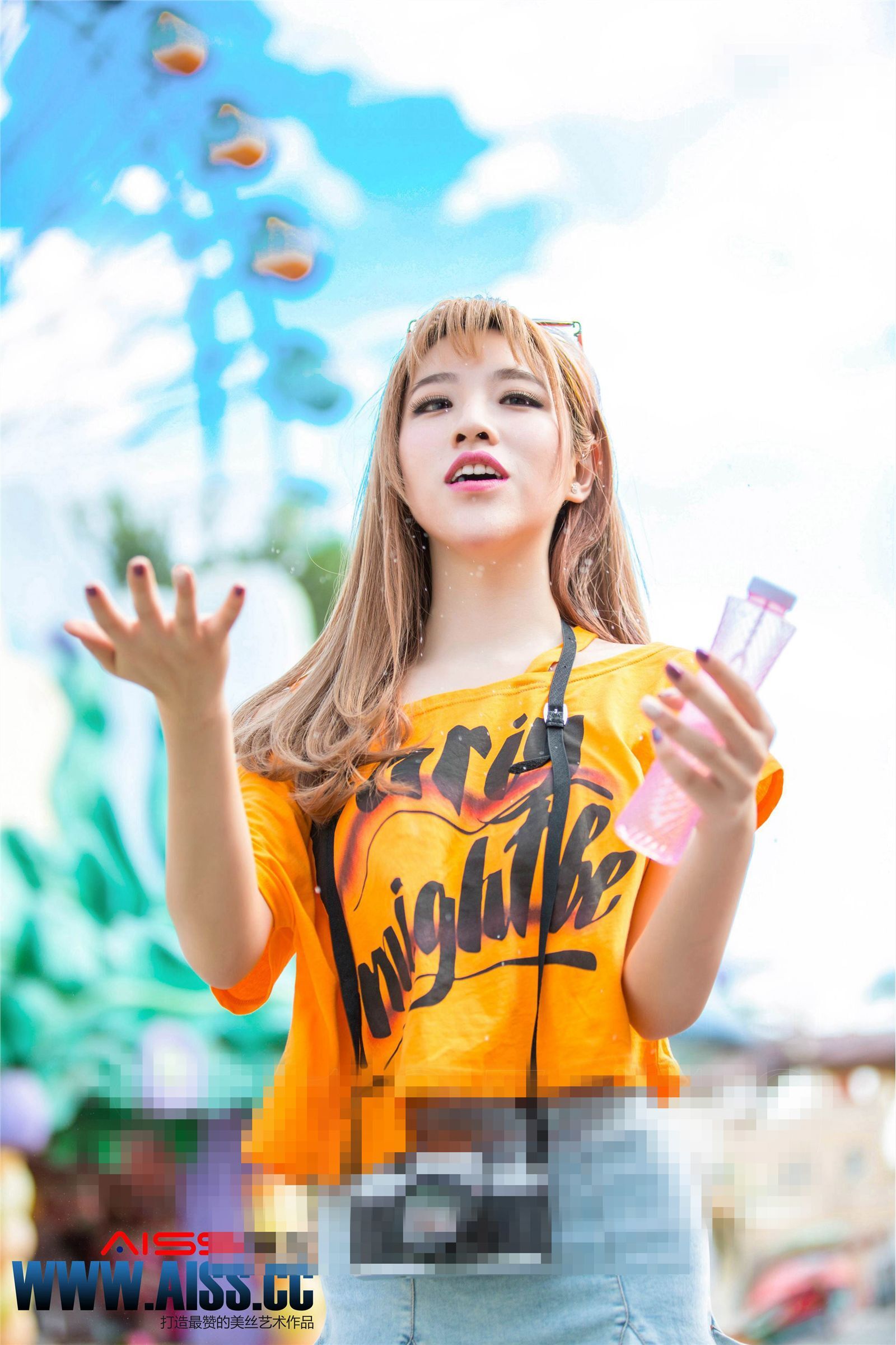 [AISS爱丝]丝袜美腿外拍 NO.071 何冉的假期2