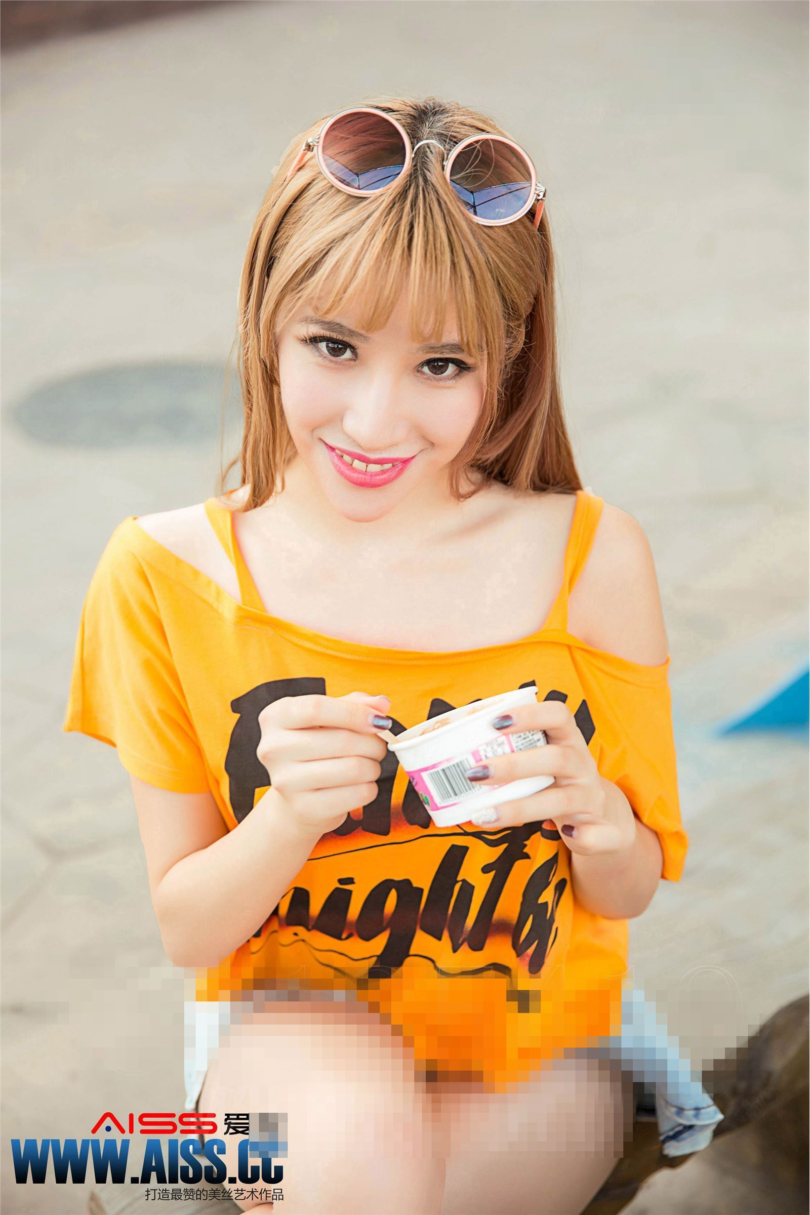 [AISS爱丝]丝袜美腿外拍 NO.071 何冉的假期2