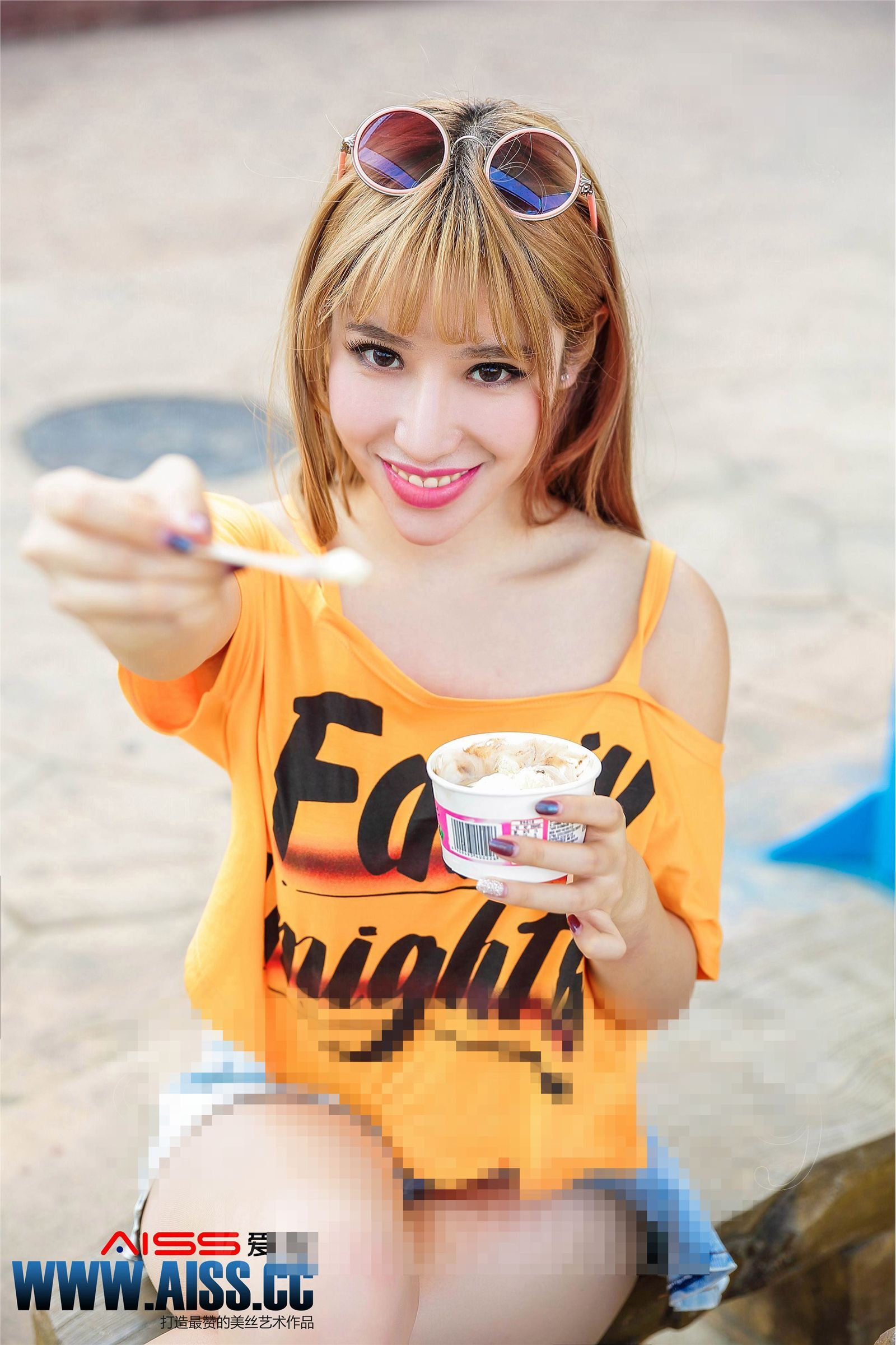 [AISS爱丝]丝袜美腿外拍 NO.071 何冉的假期2