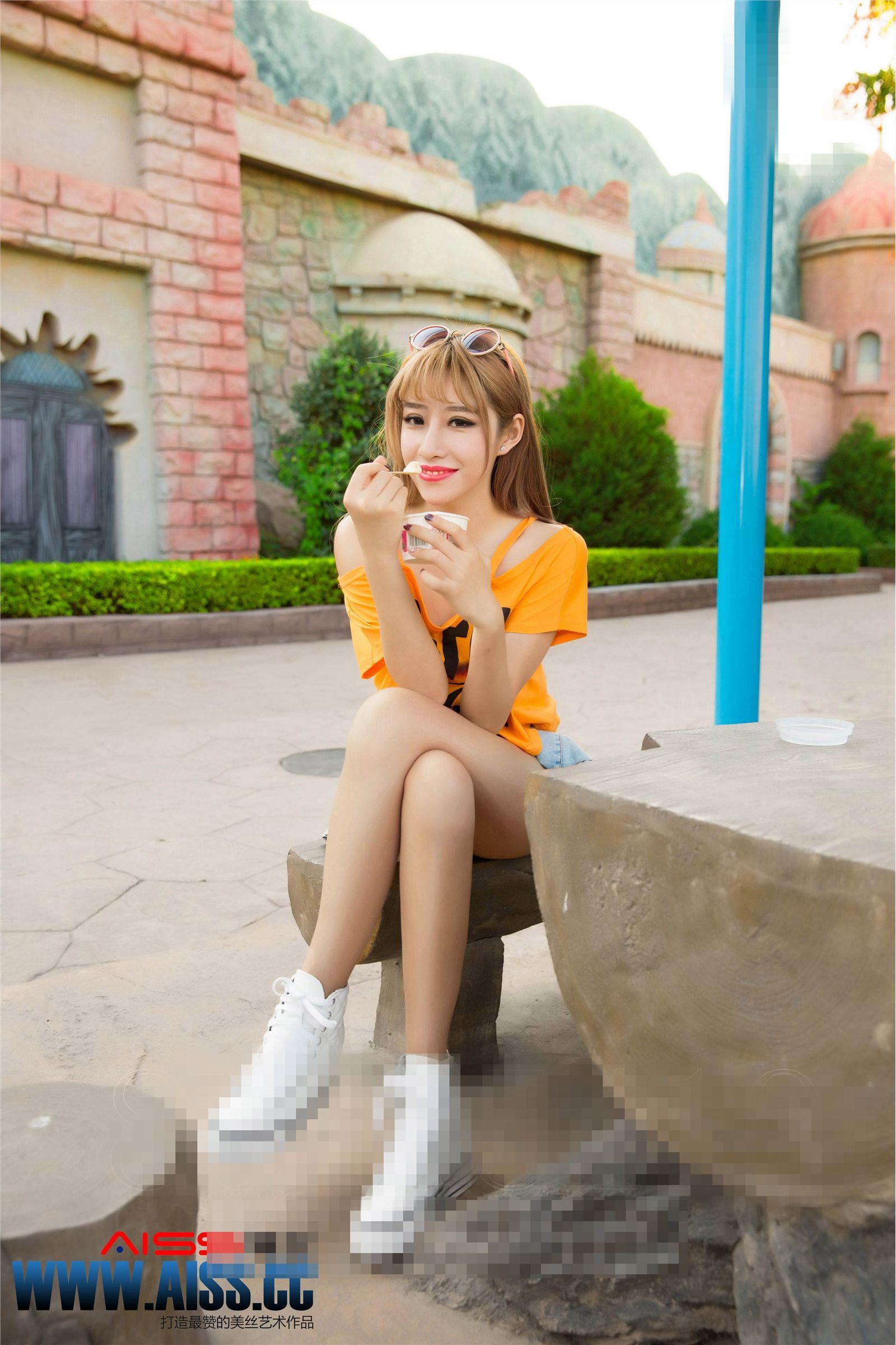[AISS爱丝]丝袜美腿外拍 NO.071 何冉的假期2