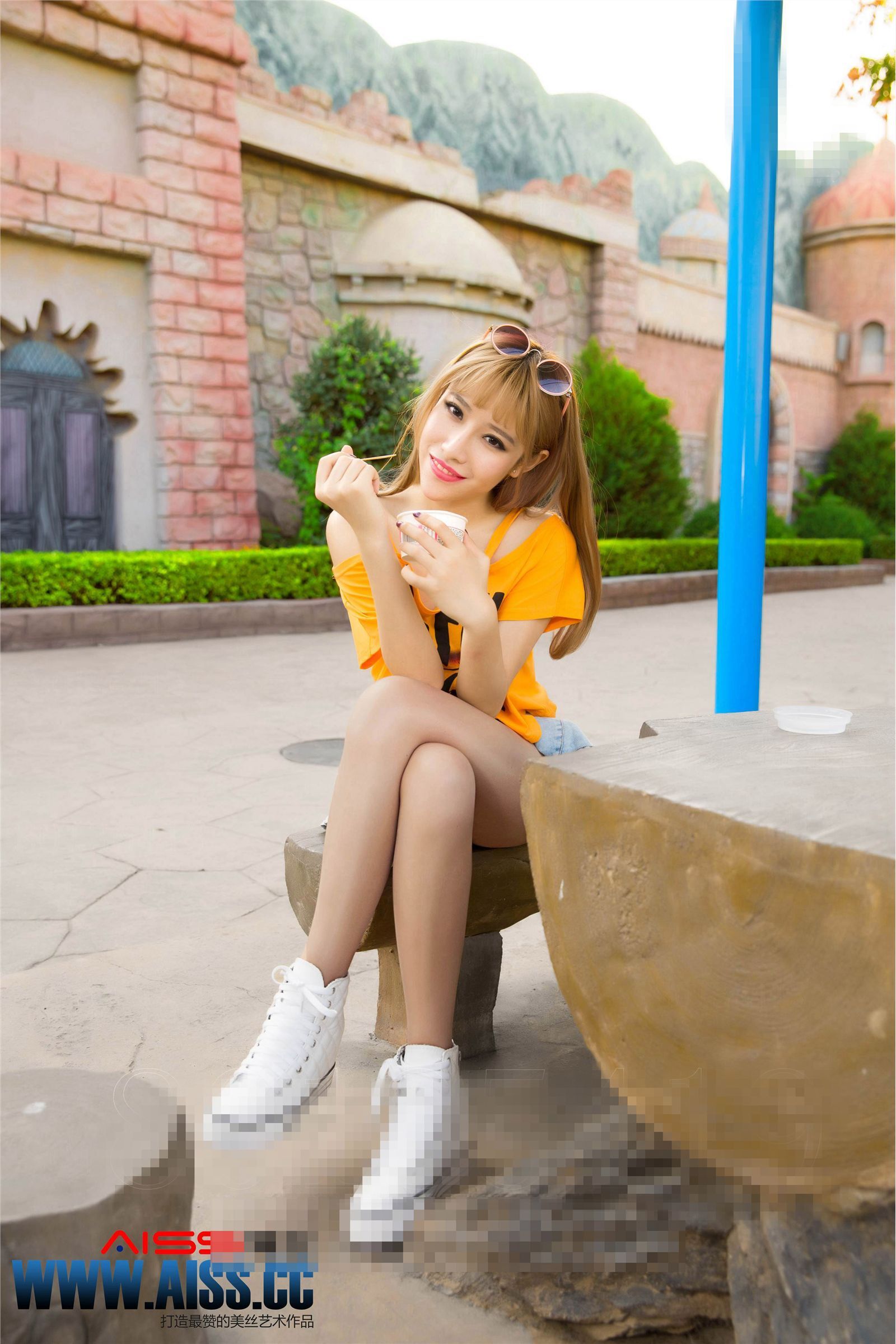 [AISS爱丝]丝袜美腿外拍 NO.071 何冉的假期2