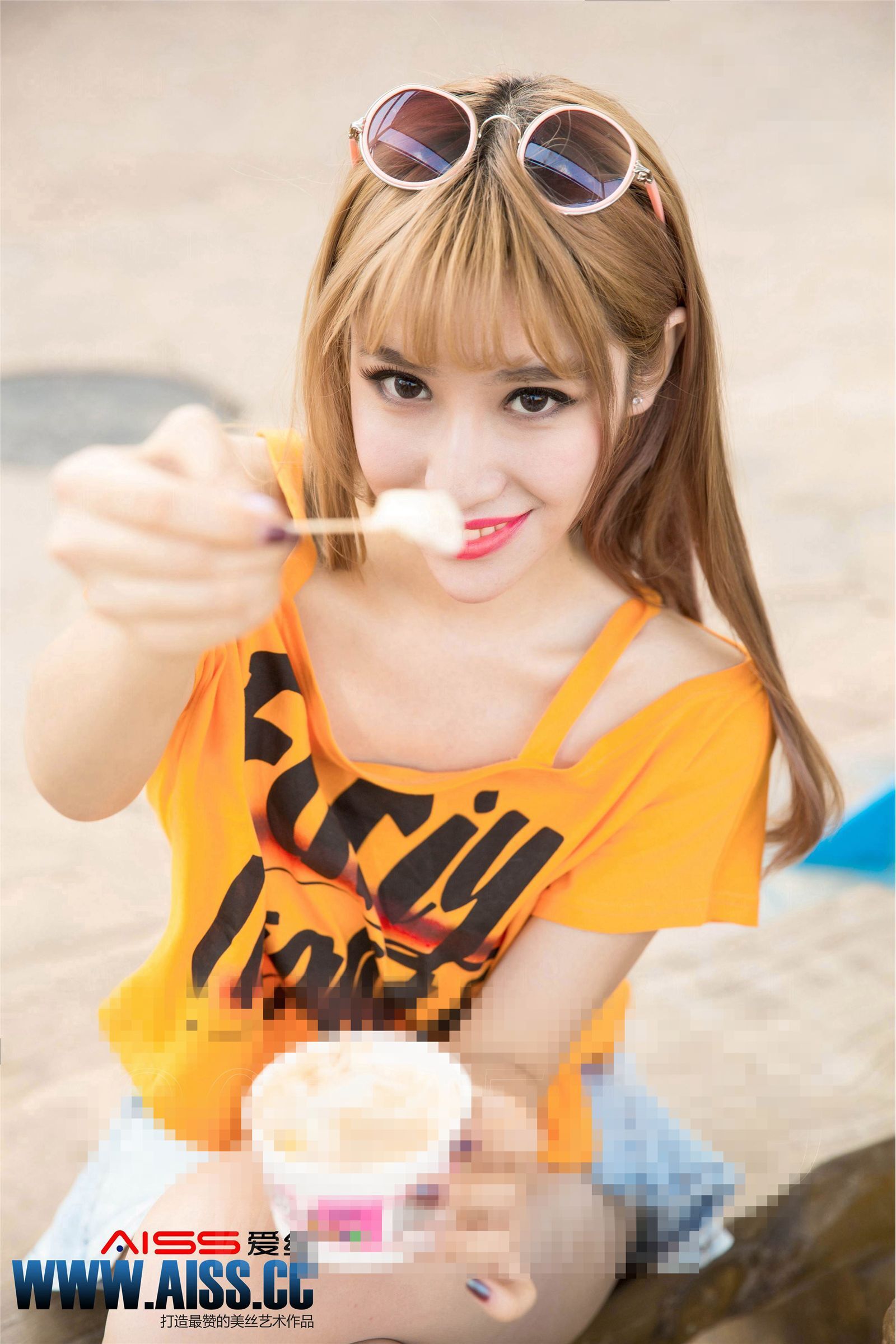 [AISS爱丝]丝袜美腿外拍 NO.071 何冉的假期2