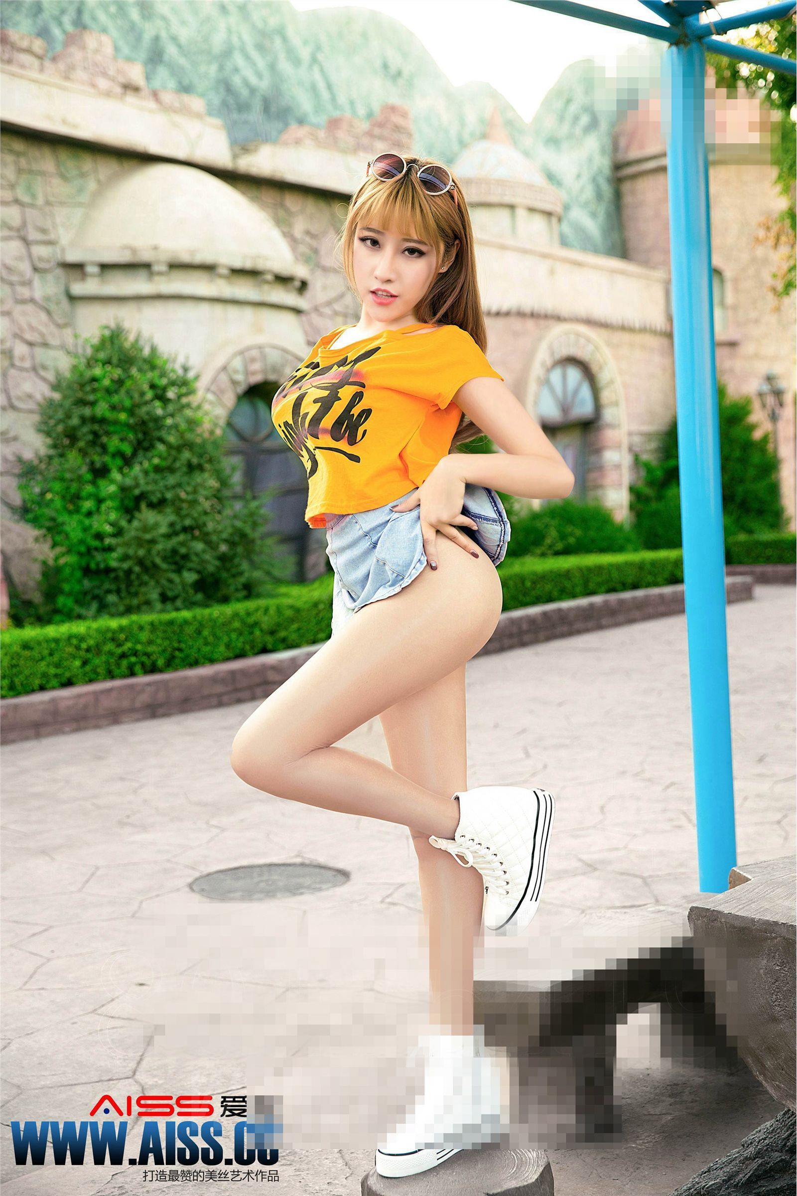 [AISS爱丝]丝袜美腿外拍 NO.071 何冉的假期2