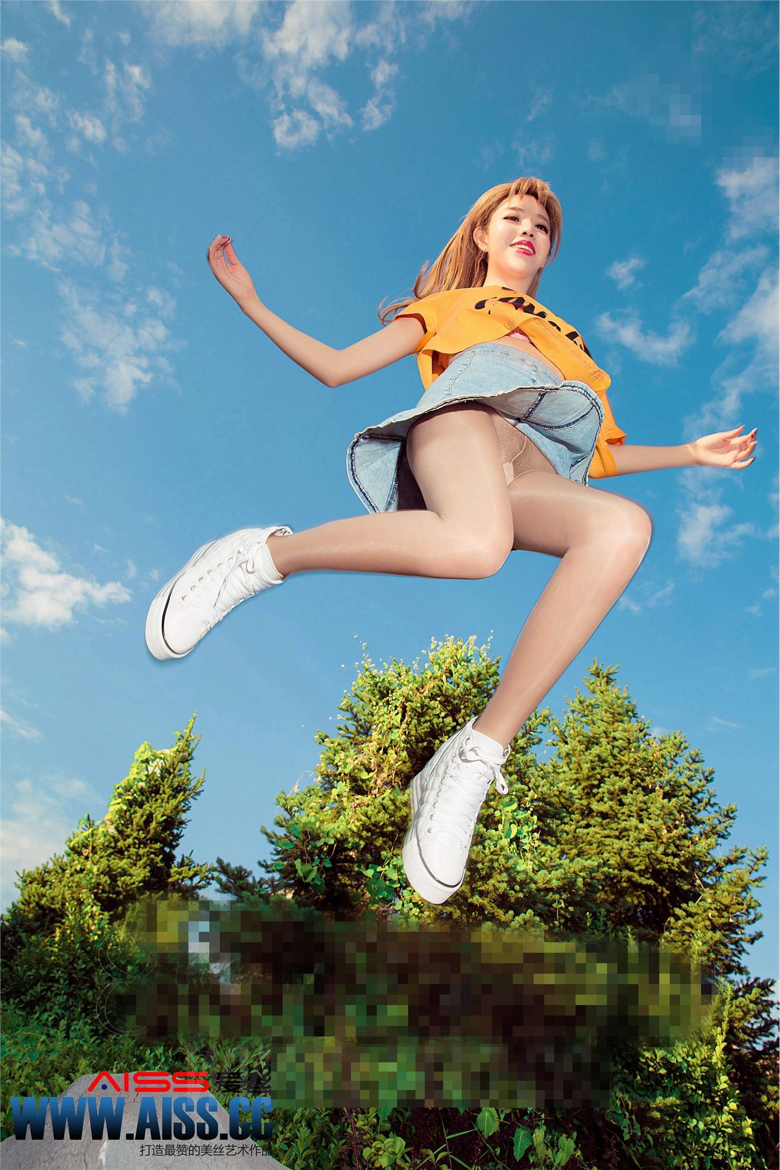 [AISS爱丝]丝袜美腿外拍 NO.071 何冉的假期2